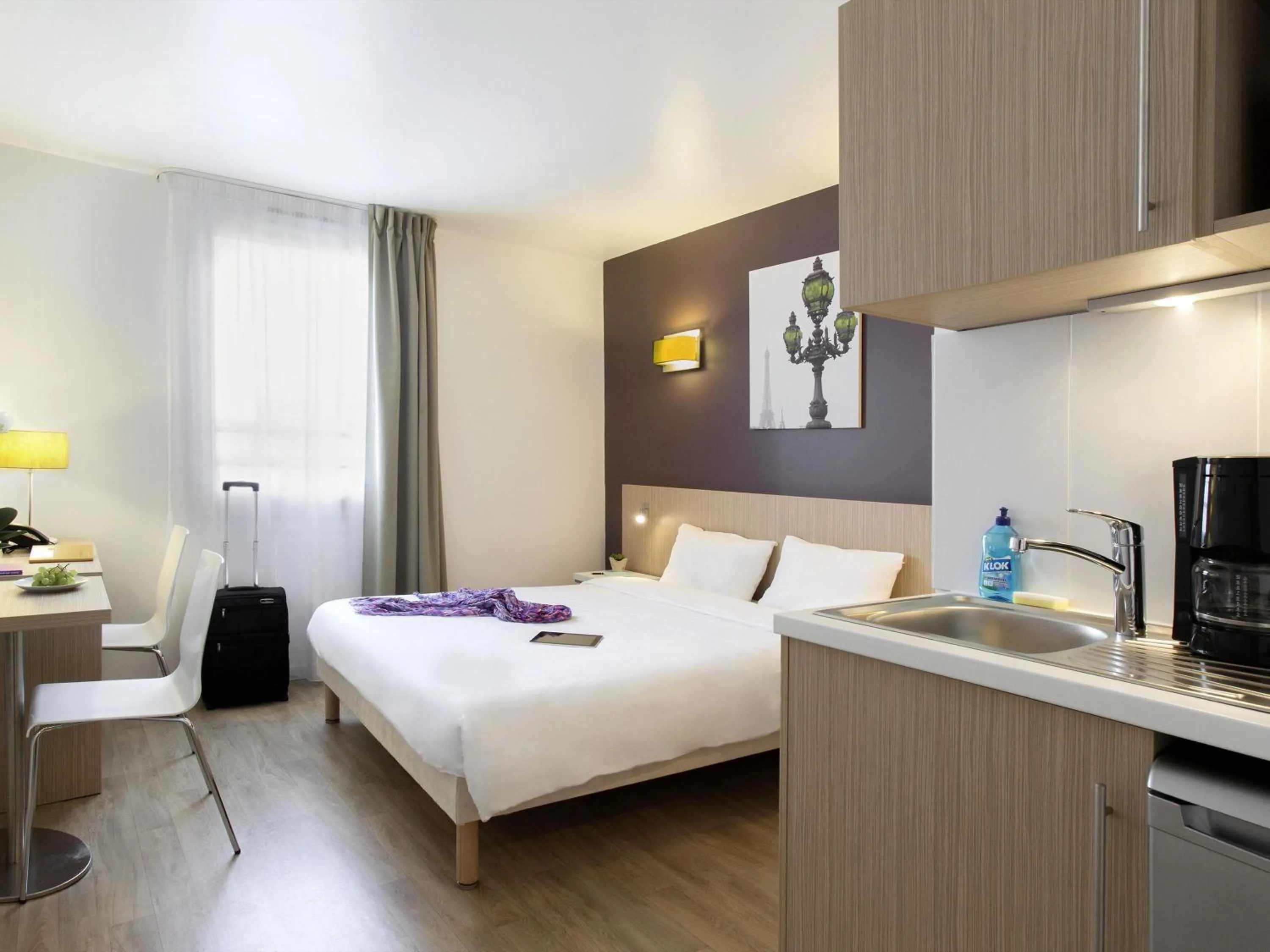 Superior studio for 2 people Twin bed in Aparthotel Adagio Access Paris Clichy