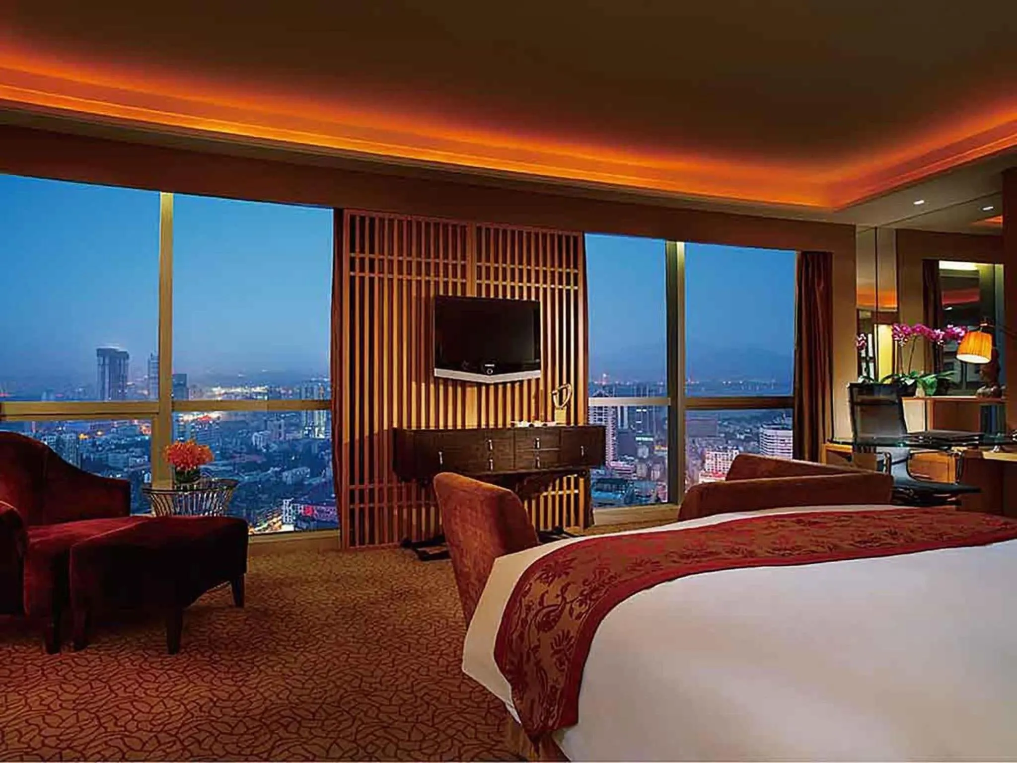 Luxury King Room with Lake View and Club Access in Sofitel Nanjing Galaxy