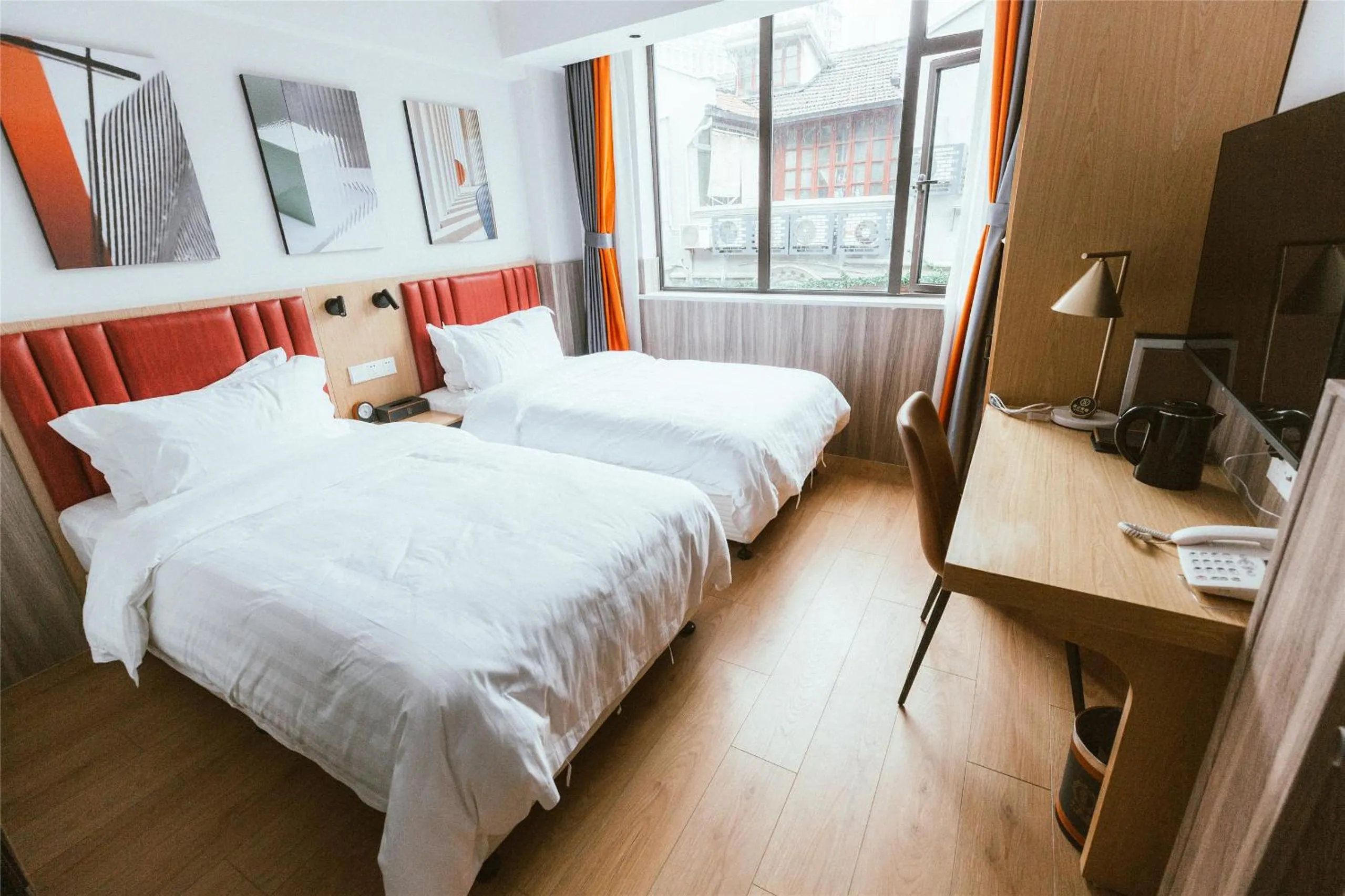 Deluxe Twin Room in Shanghai Fish Inn People Square