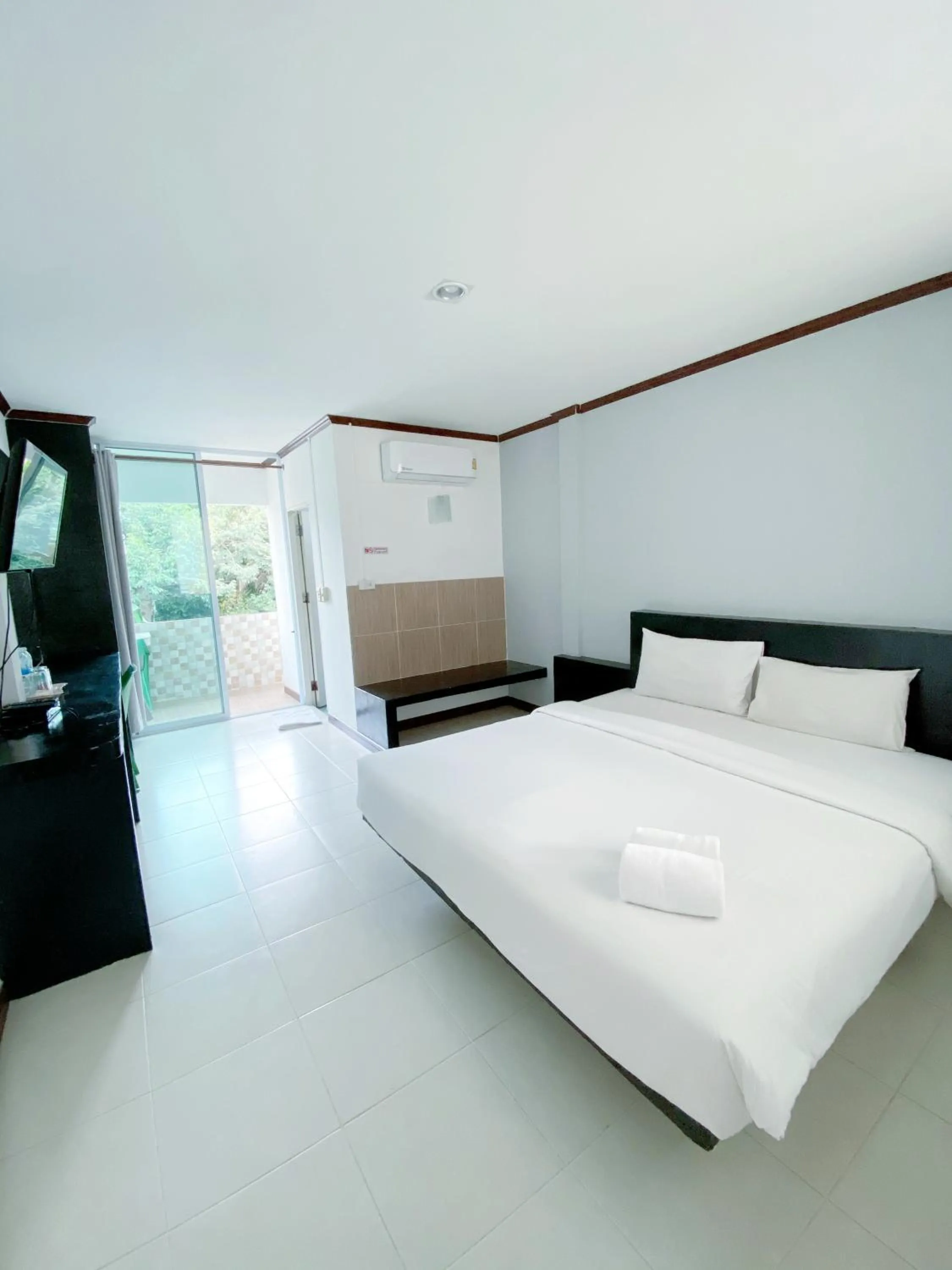 Budget Double Room in Tanatnan Hotel