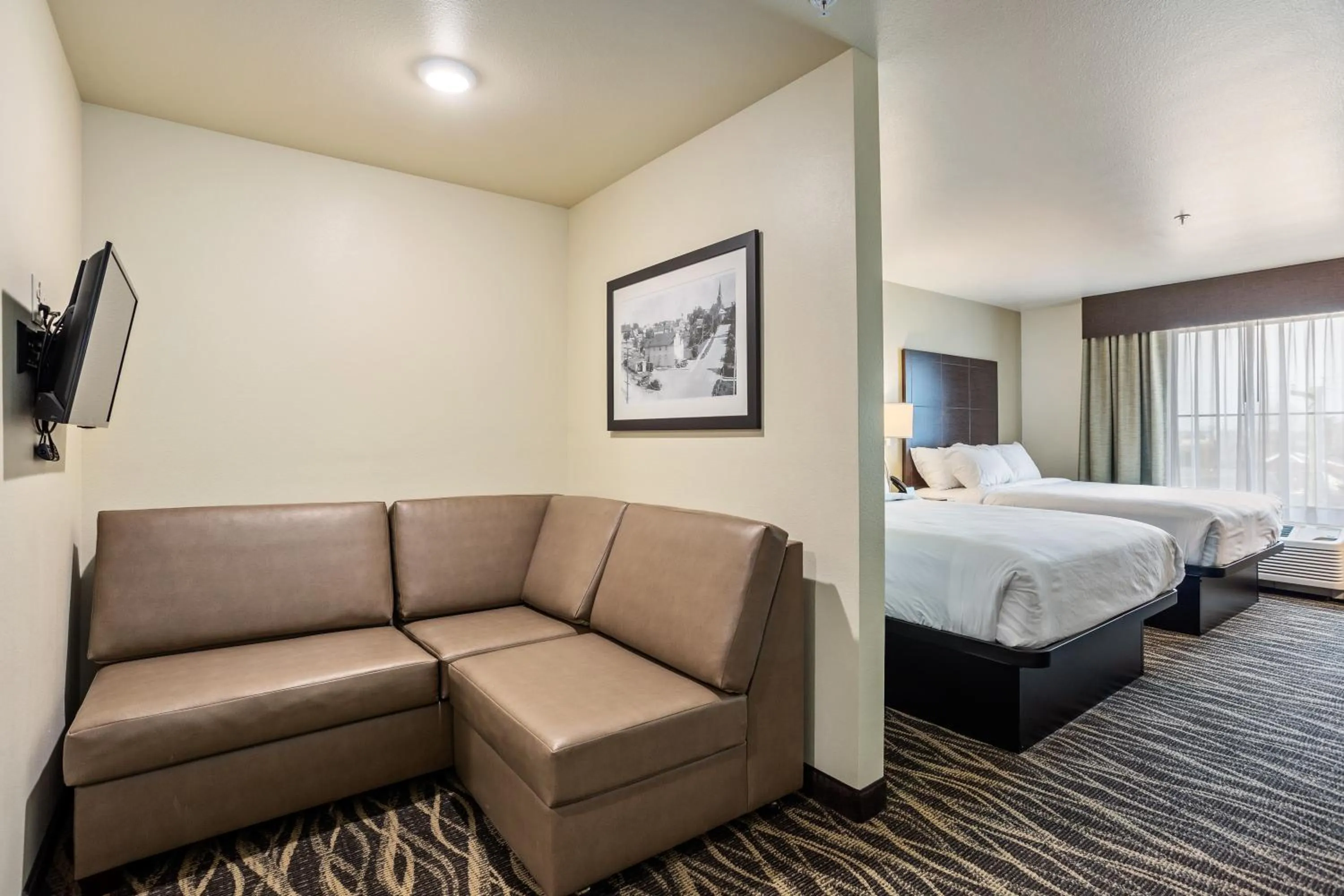 Queen Studio - Disability Access in Cobblestone Hotel & Suites - Little Chute
