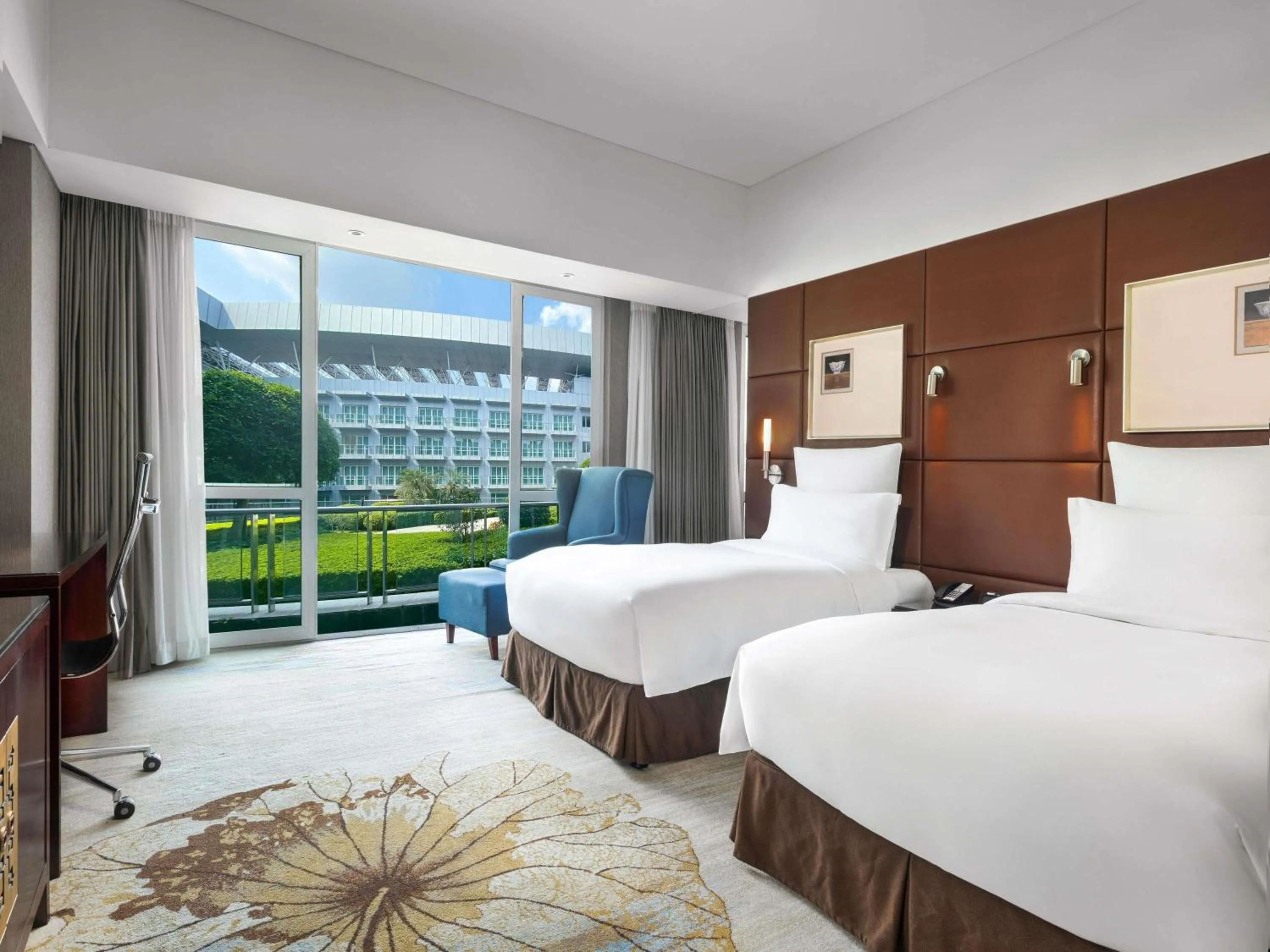 Superior Twin Room with Courtyard View in Pullman Guangzhou Baiyun Airport