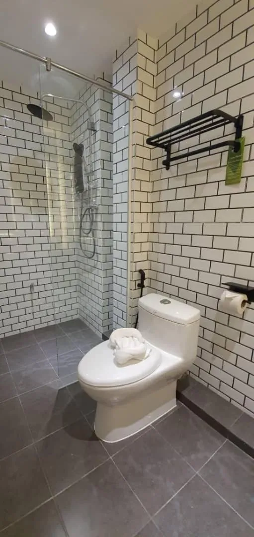 Cozy Queen Non Window in VISTA HOTEL