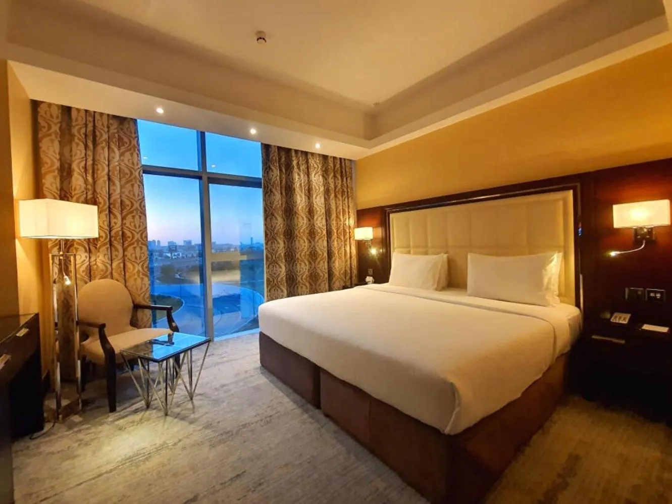 Deluxe One-Bedroom Suite Creek View in Copthorne Hotel Dubai