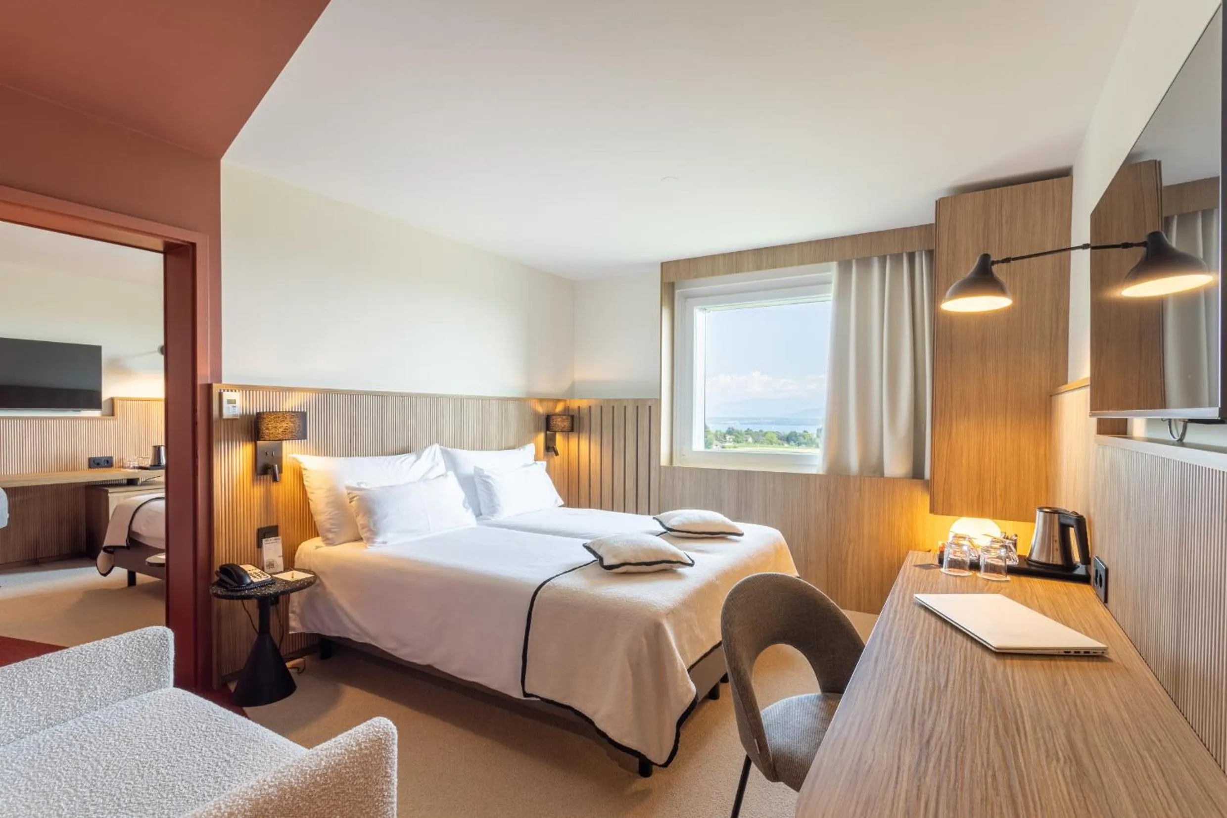 Family Room with Lake View in Everness Hotel & Resort