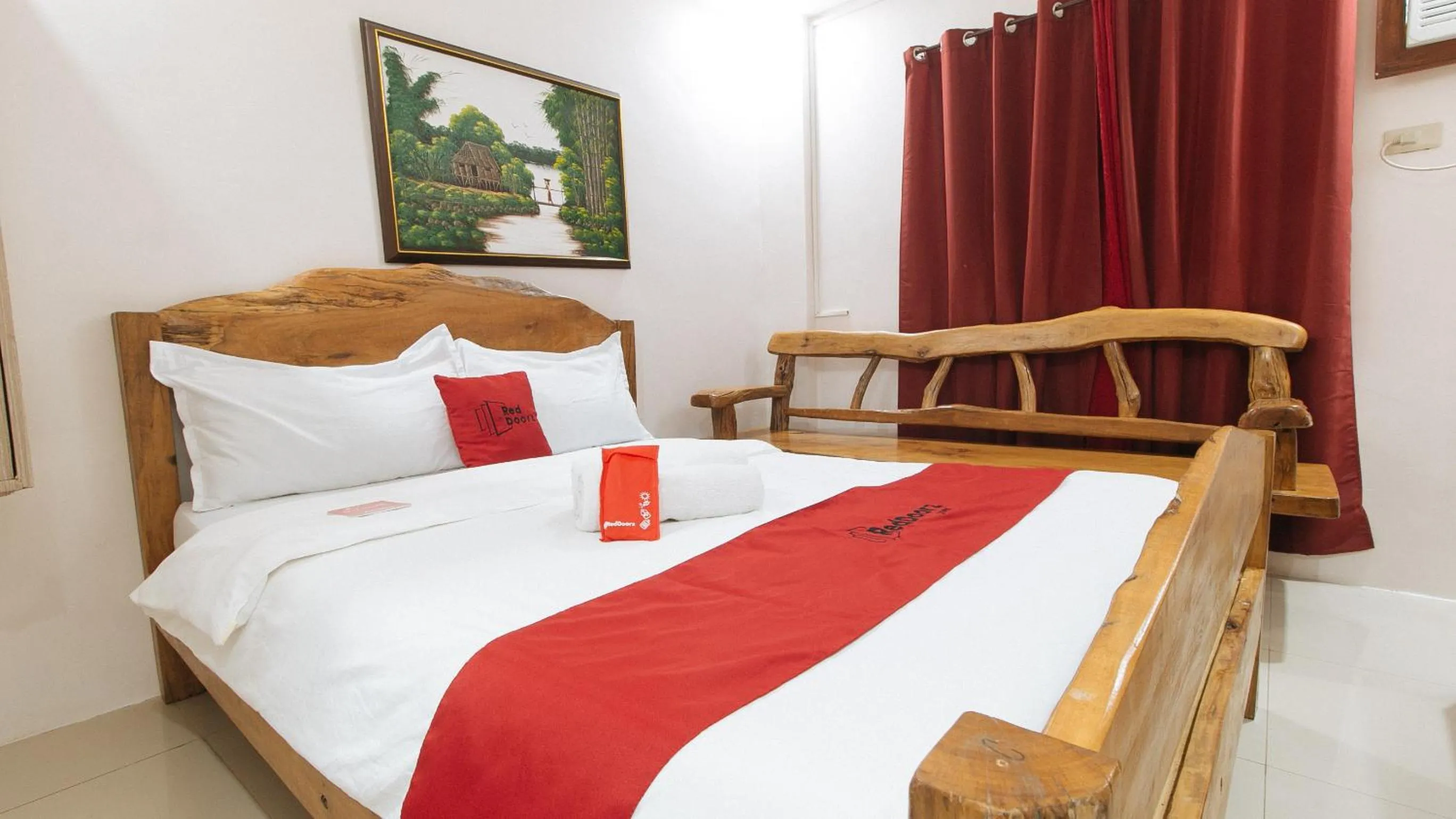 Suite in RedDoorz Plus @ Jollydays Hotel Nueva Ecija