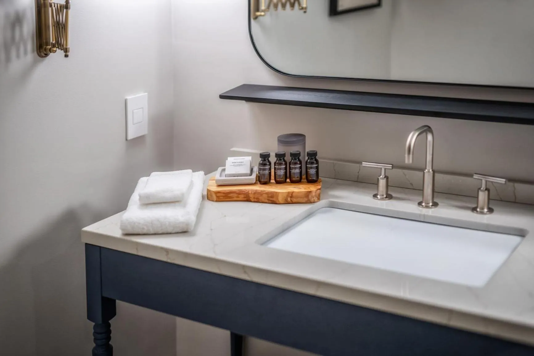 Jasper Studio Suite - ADA / One King in Jasper Hotel