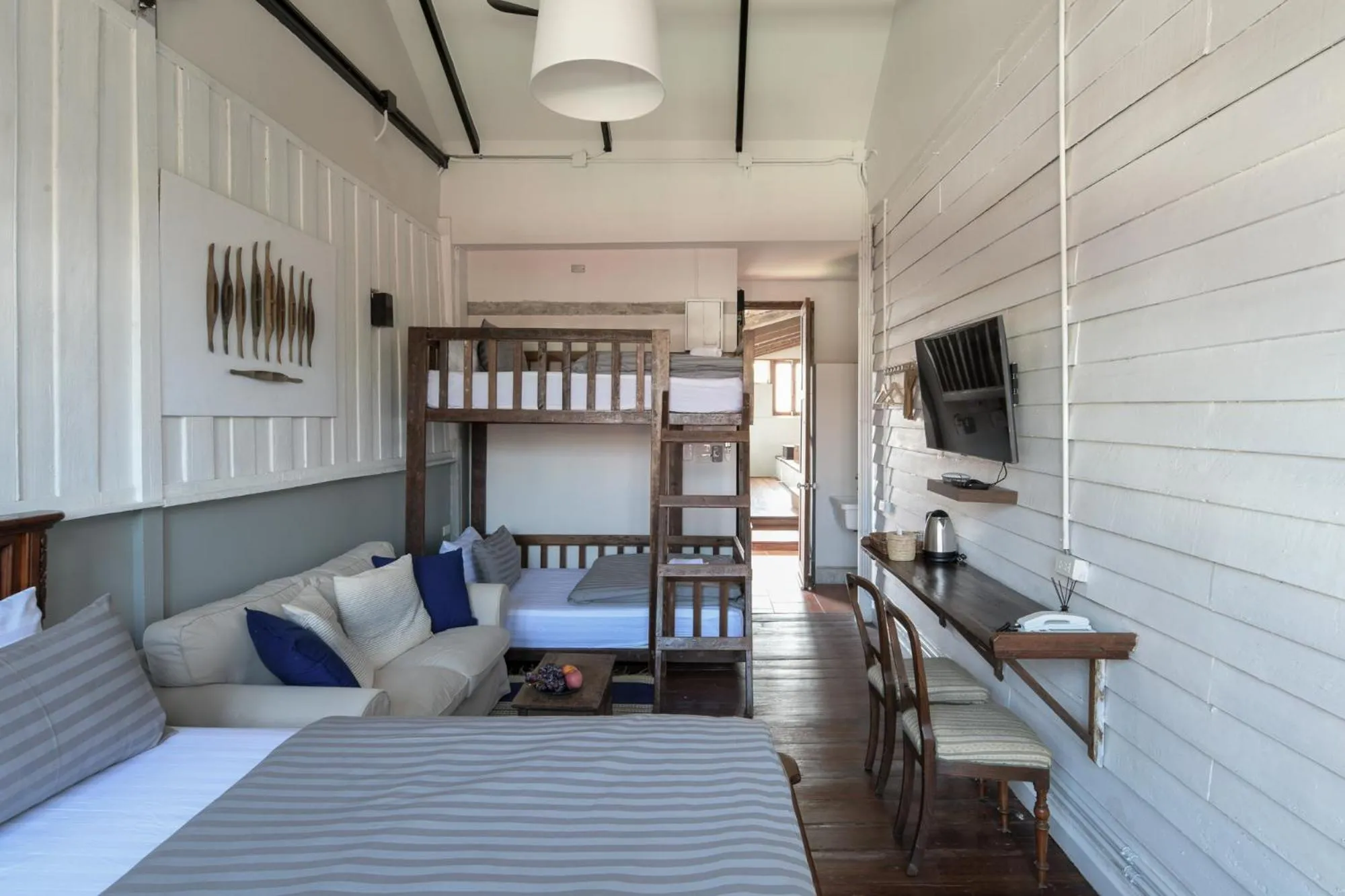 Deluxe Family Room in Velawarin Hotel