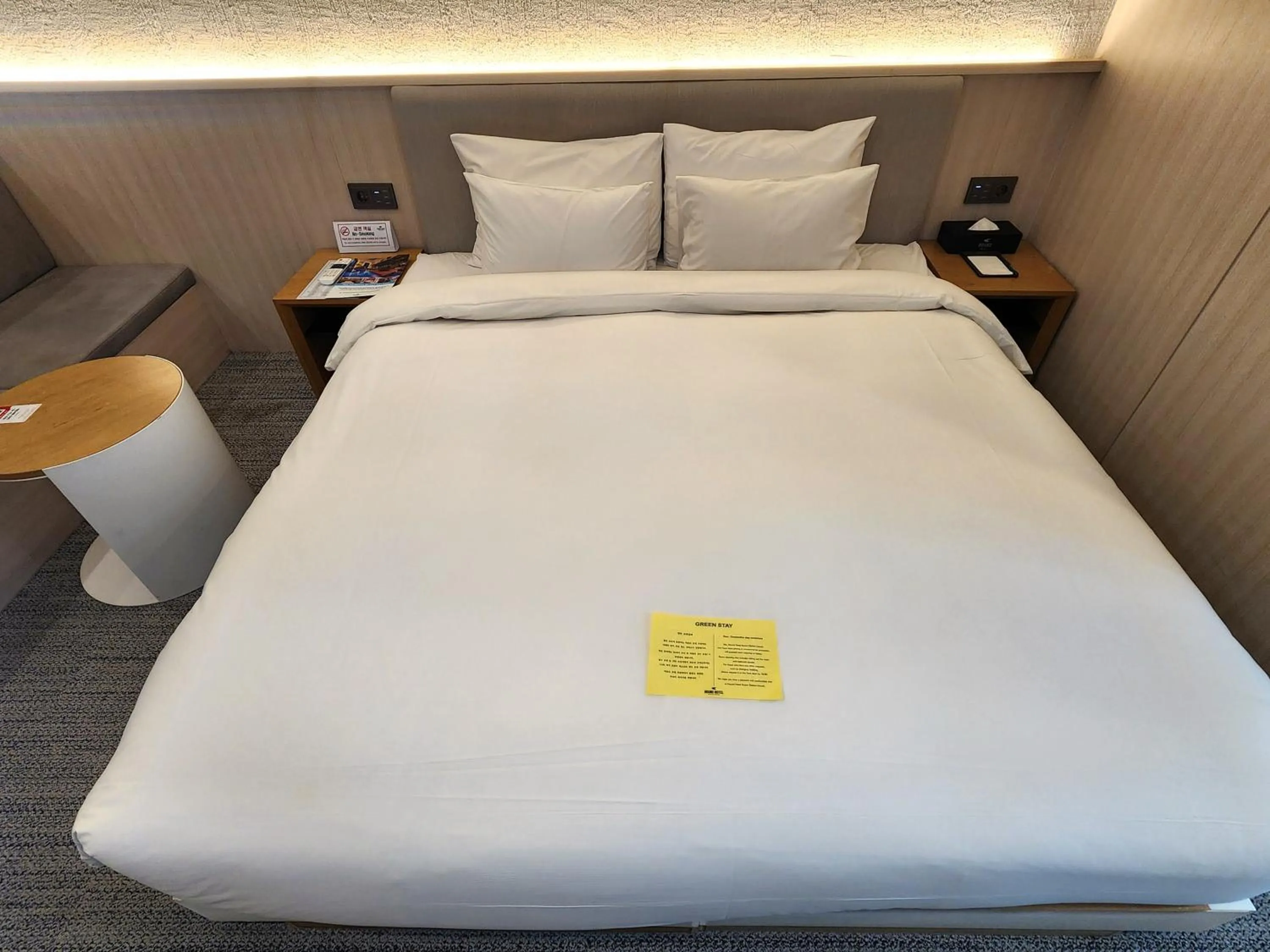 Premier Deluxe Room with Free access to Rooftop pool in Hound Hotel Busan Station