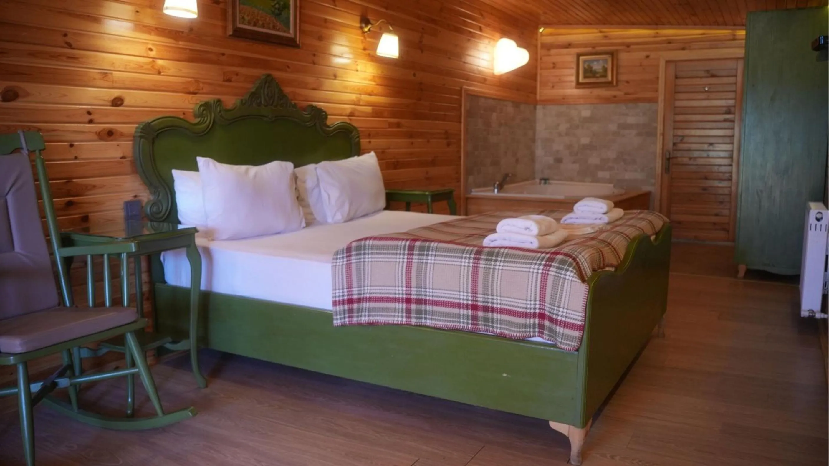 Double Room with Spa Bath - single occupancy in Treetops Park Hotel