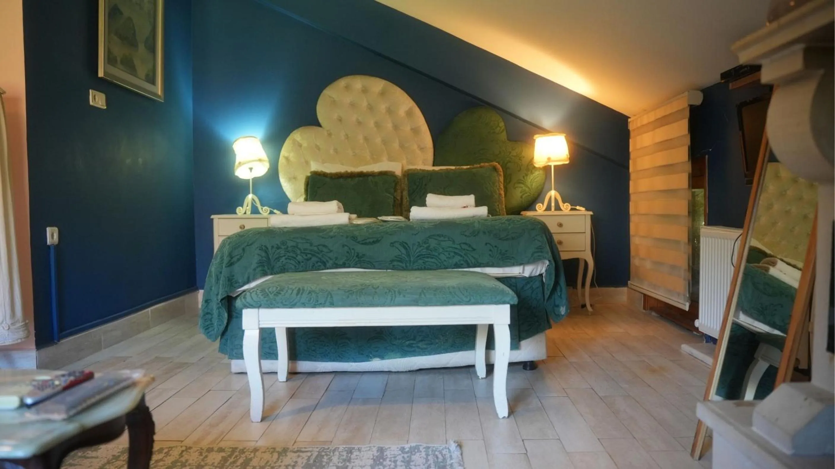 Deluxe Double Room with Bath - single occupancy in Treetops Park Hotel