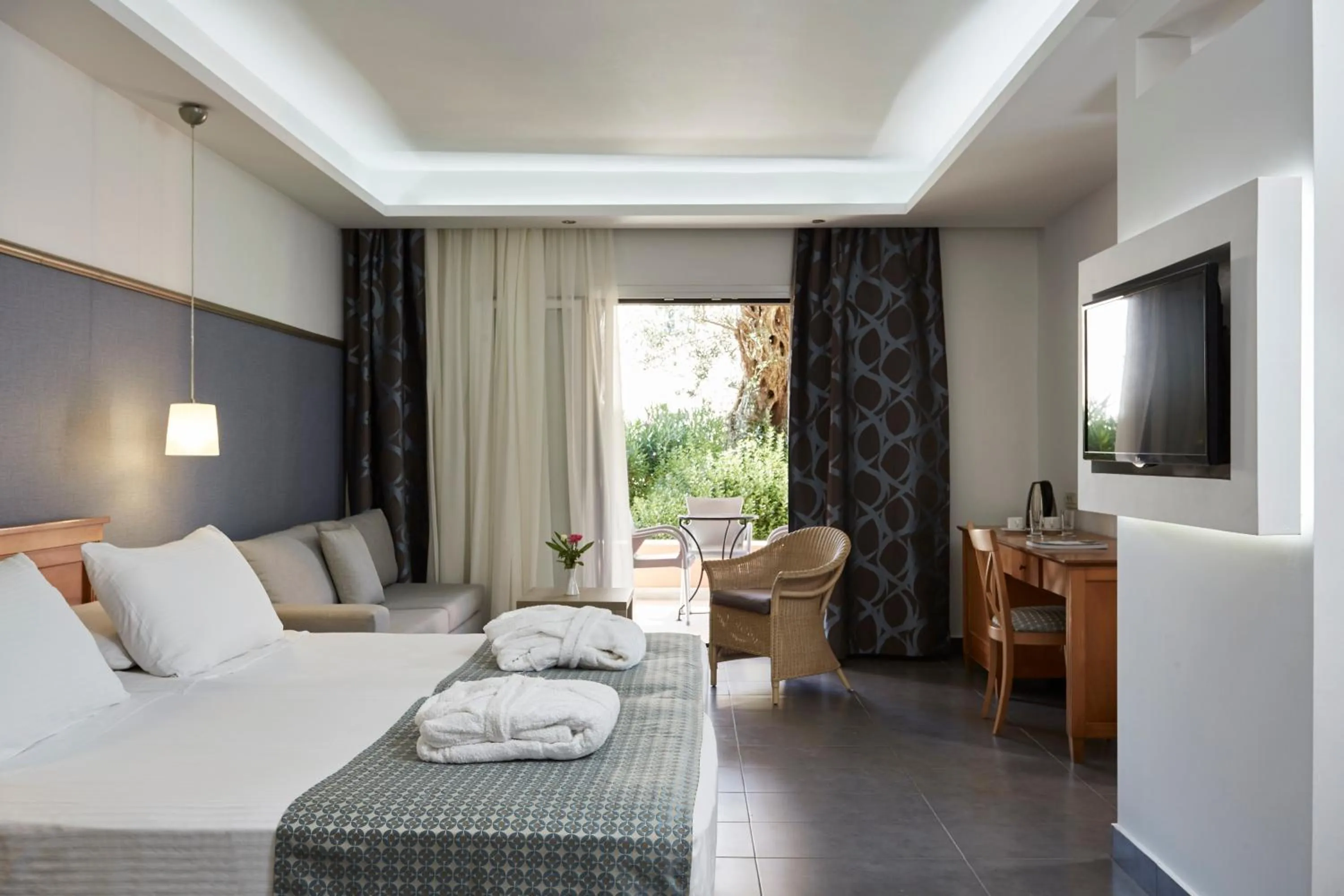 Junior Suite with Garden View in SENTIDO Apollo Palace