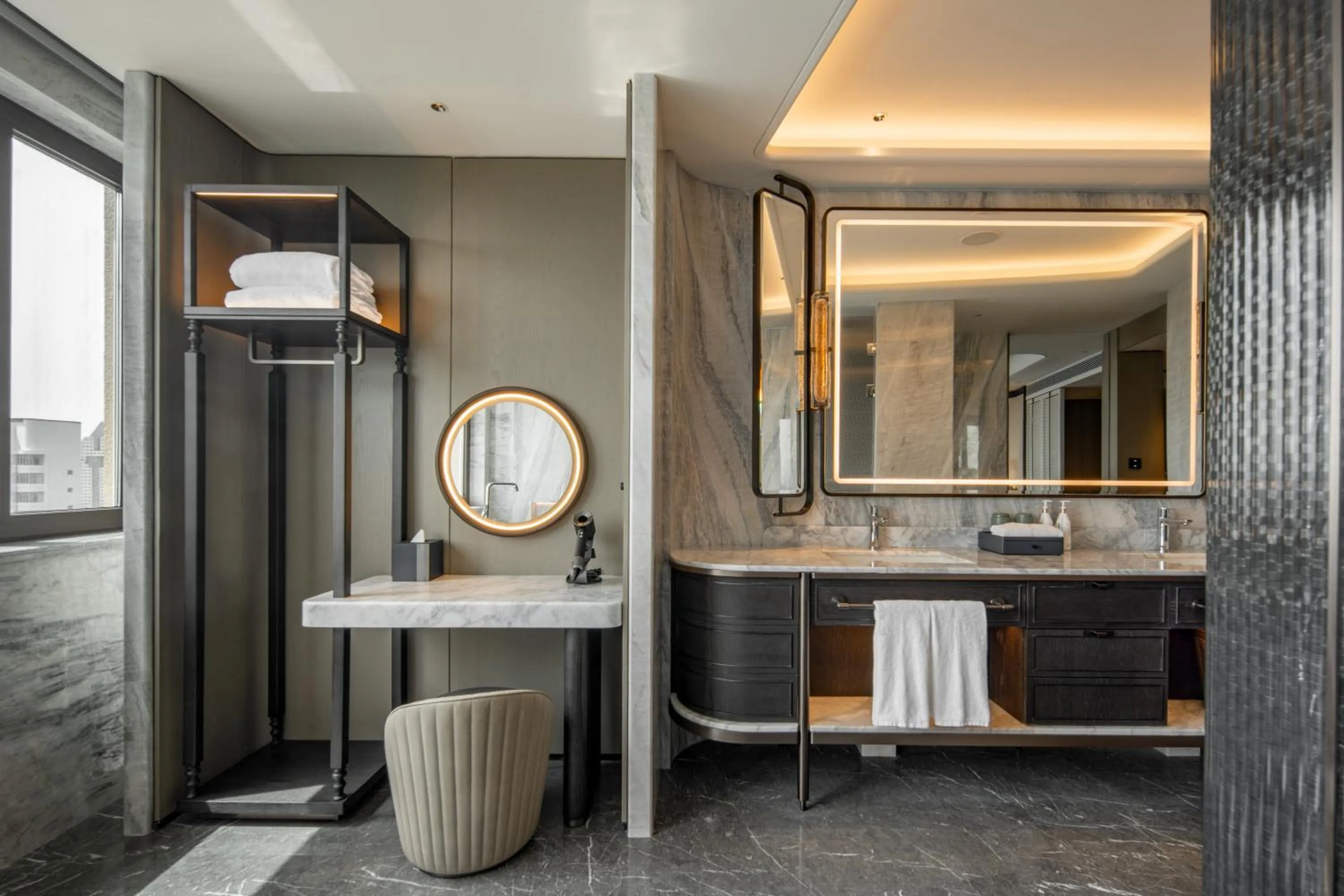 Grand Double Room with Two Double Beds - High Floor in Hangzhou Wulin GDA Hotel, Vignette Collection - Nearby the iconic Wulin Square, with only a few minutes' walk to the West Lake