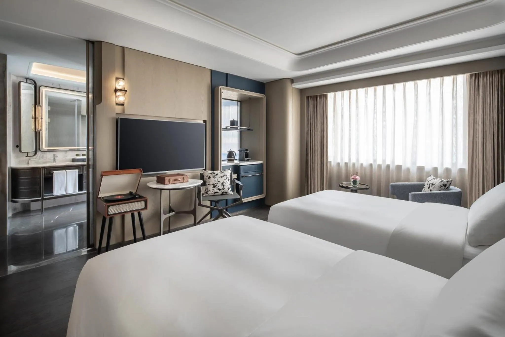 Premium Double Room with Two Double Beds in Hangzhou Wulin GDA Hotel, Vignette Collection - Nearby the iconic Wulin Square, with only a few minutes' walk to the West Lake