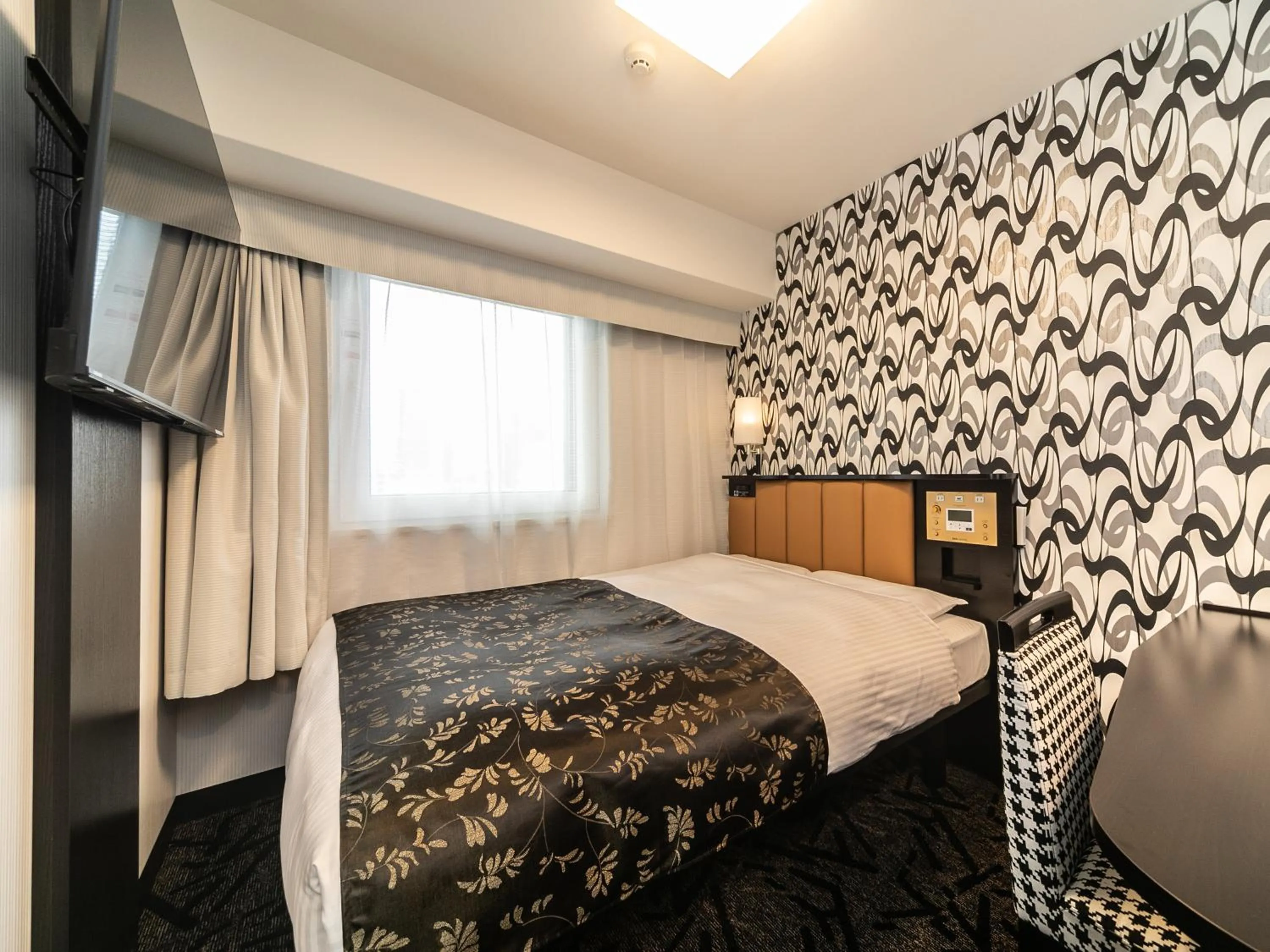 Standard Double Room - single occupancy in APA Hotel Osaka Temmabashi Ekimae