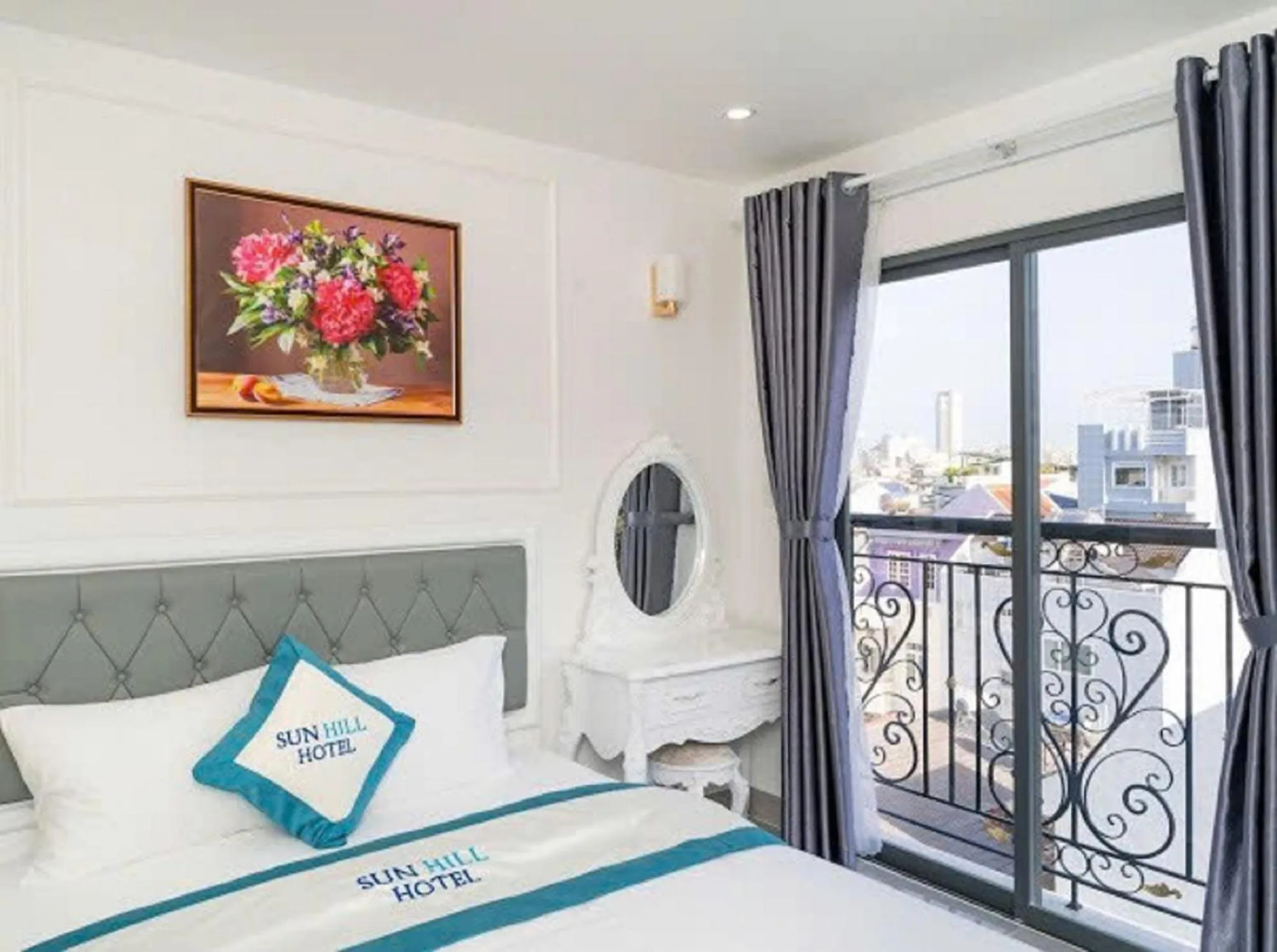 Suite with Spa Bath in Sun Hill Hotel