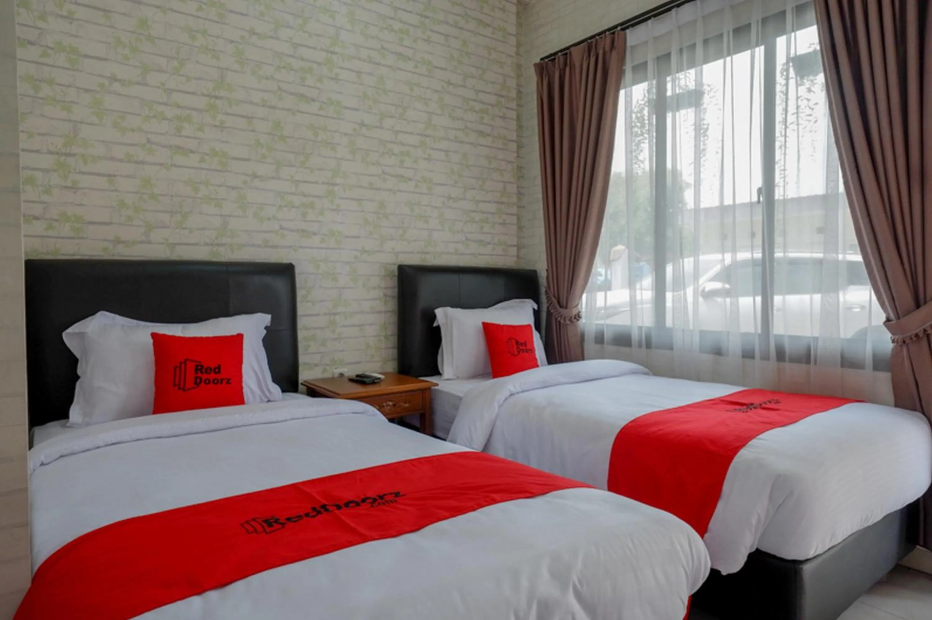 Twin Room in RedDoorz @ Jalan Majapahit Semarang