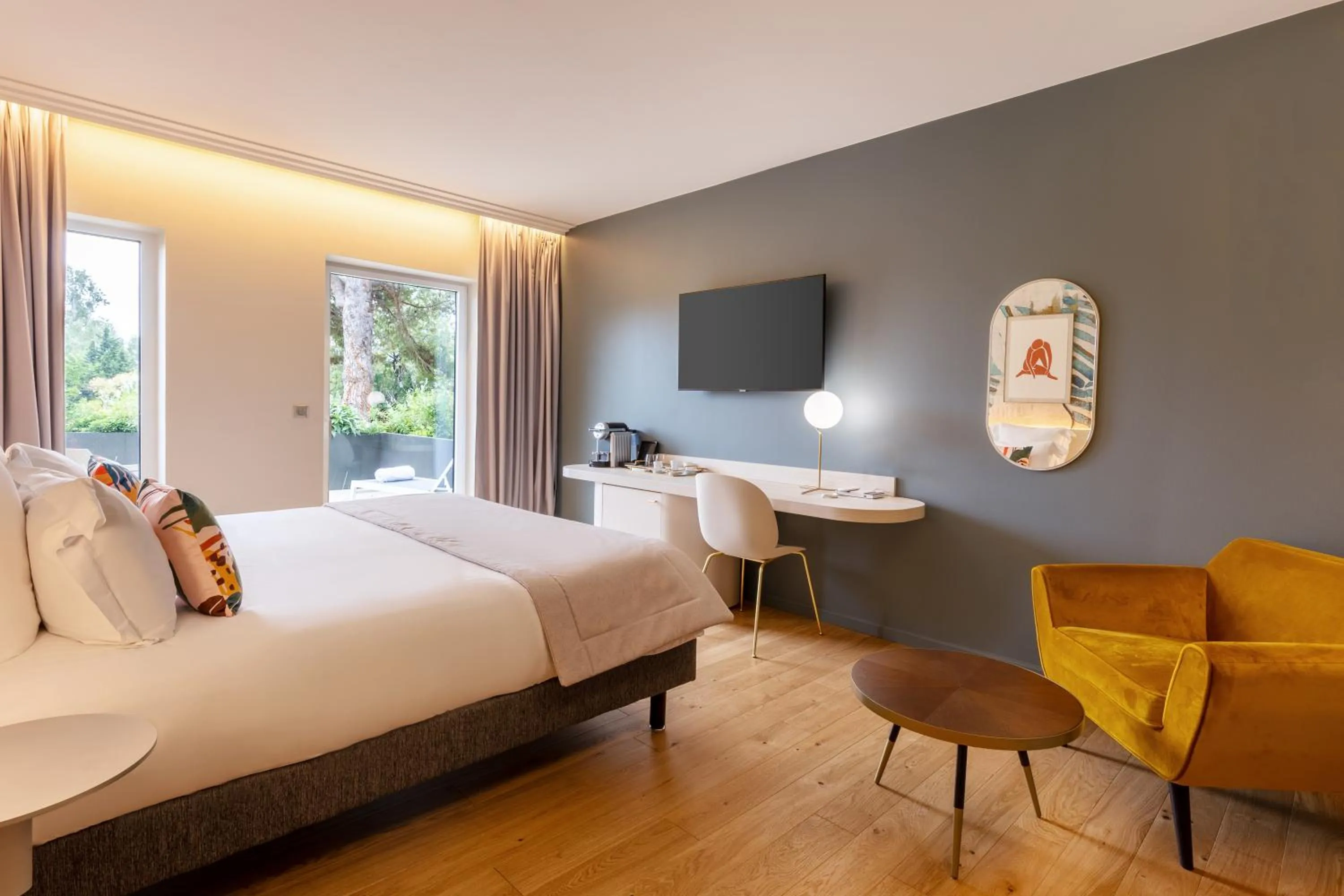 Prestige King Room with Terrace Access and Lounge Area in Ilot du Golf BW Premier Collection