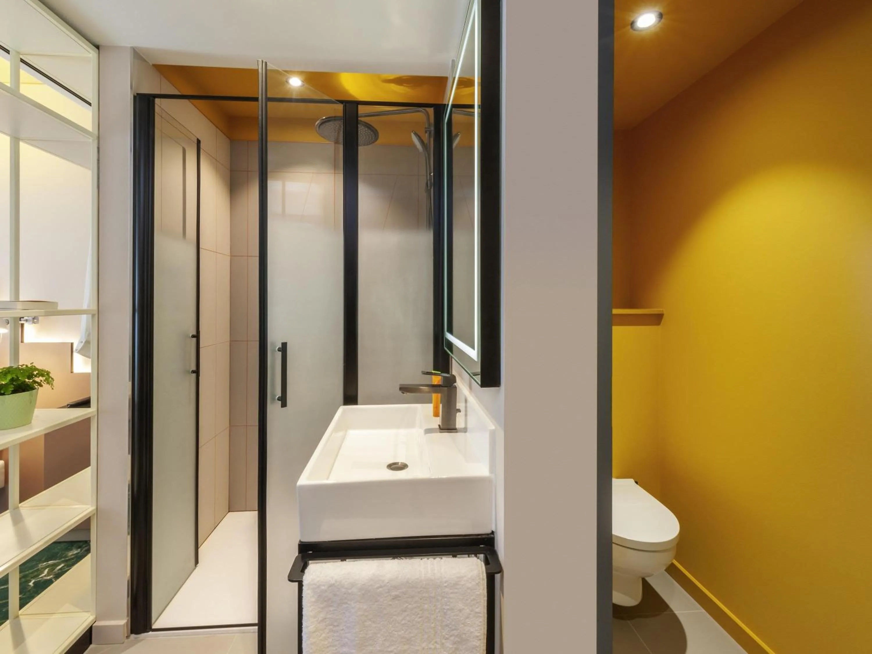 Standard Twin Room in ibis Styles Zurich City Center