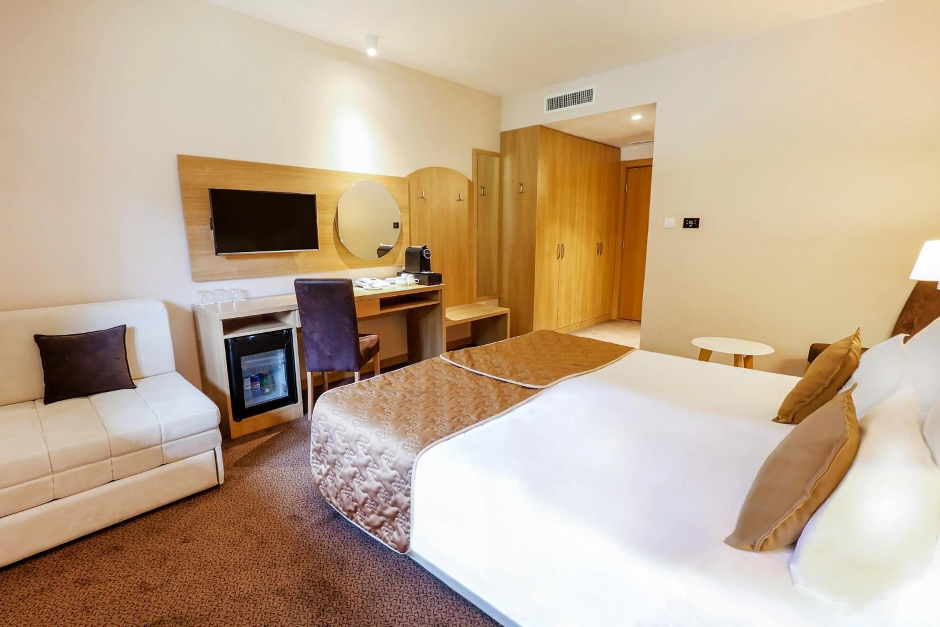 Superior Double or Twin Room - single occupancy in Etno Naselje Vrdnička kula