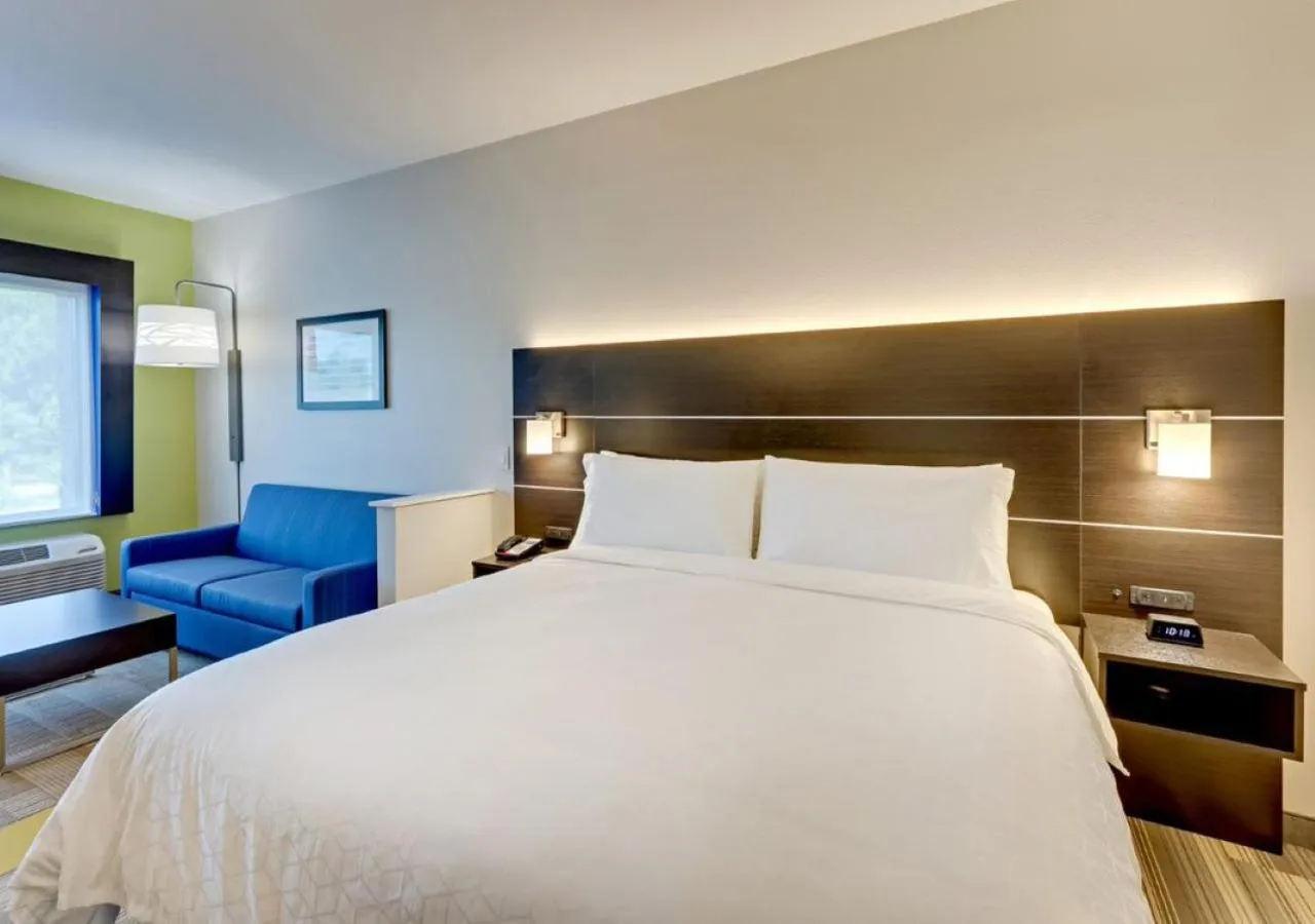 King Room - Non-Smoking in Holiday Inn Express & Suites - Winston - Salem SW - Clemmons by IHG