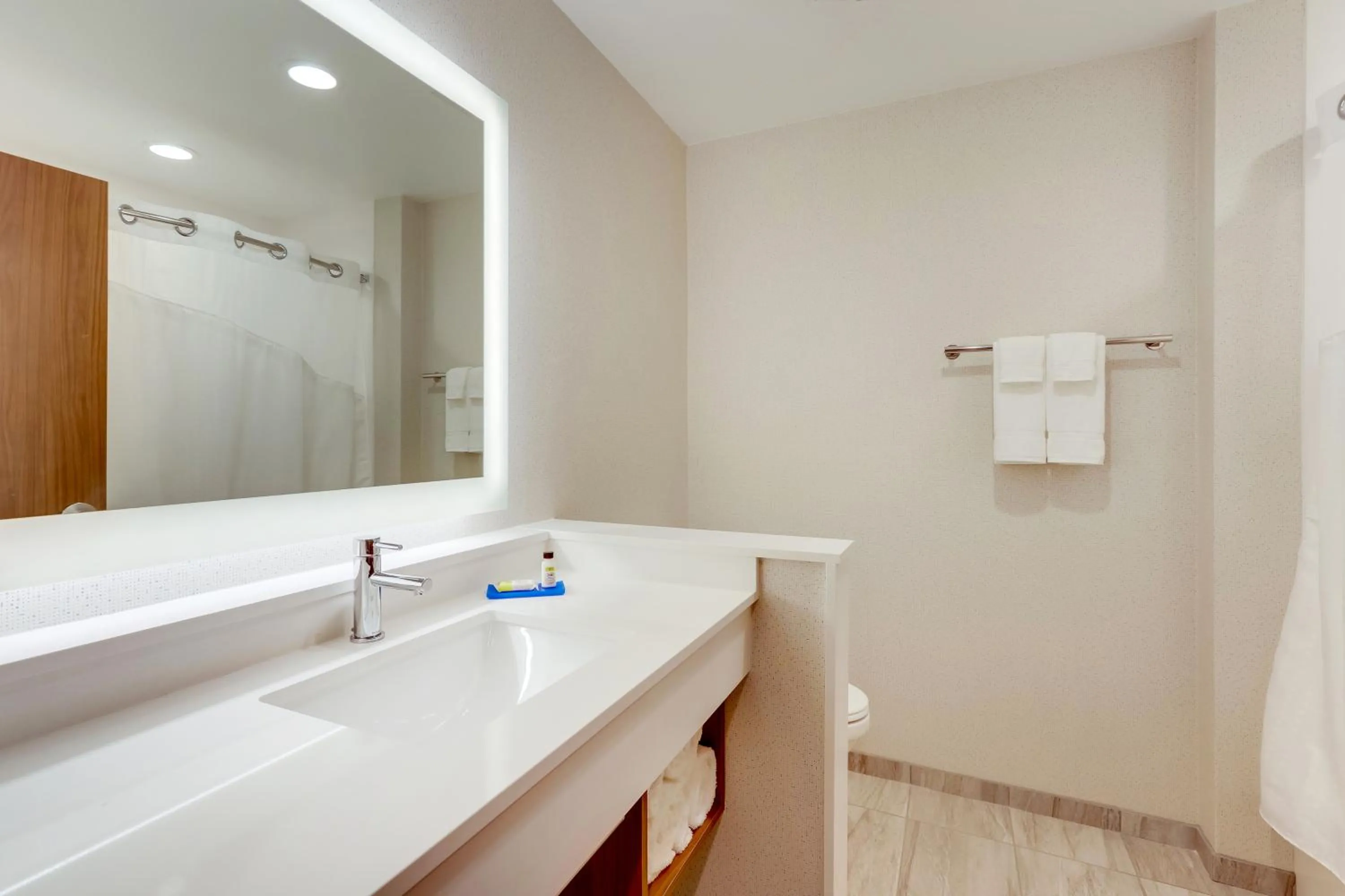 Standard Queen Room with Two Queen Beds in Holiday Inn Express & Suites - Winston - Salem SW - Clemmons by IHG