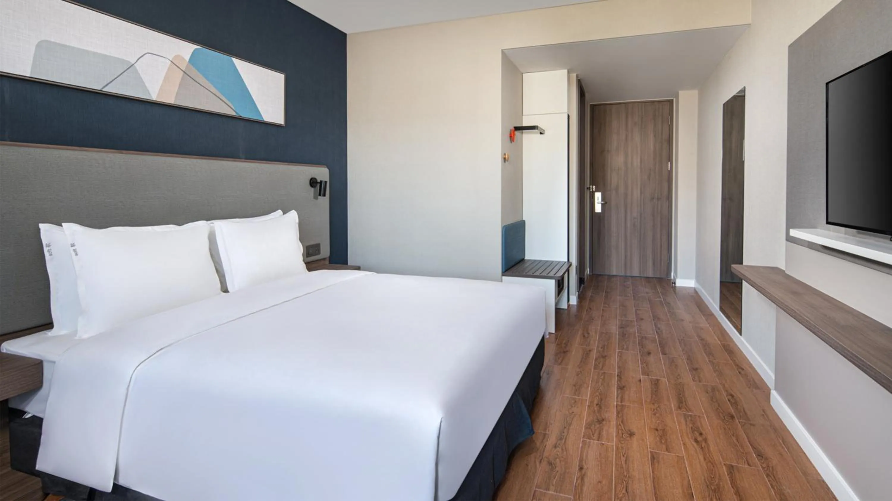 Standard King Room - Disability Access in Holiday Inn Express Chengde Park View by IHG