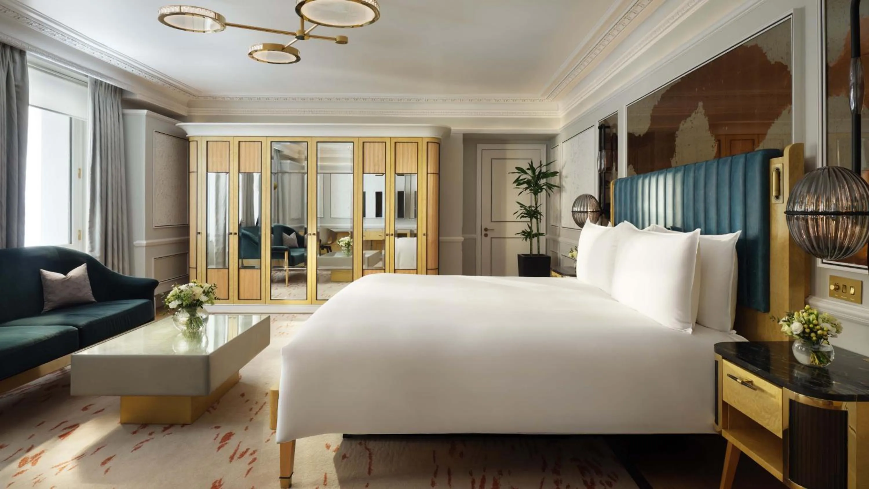 Mandarin Junior Suite King in Mandarin Oriental Hyde Park, London