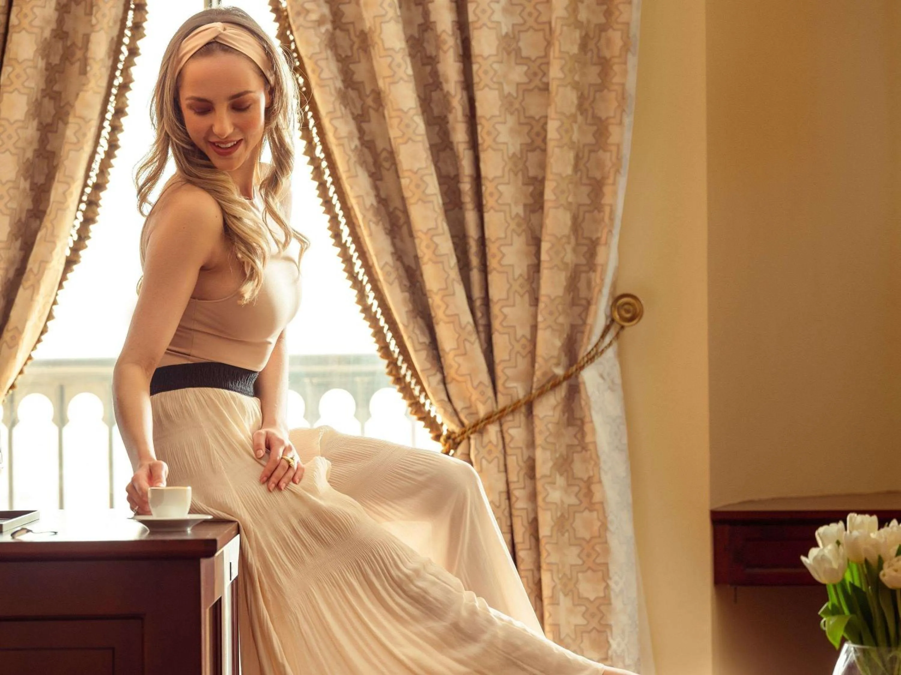 Deluxe One-Bedroom Suite with King size bed and Balcony in Mercure Grand Hotel Seef - All Suites