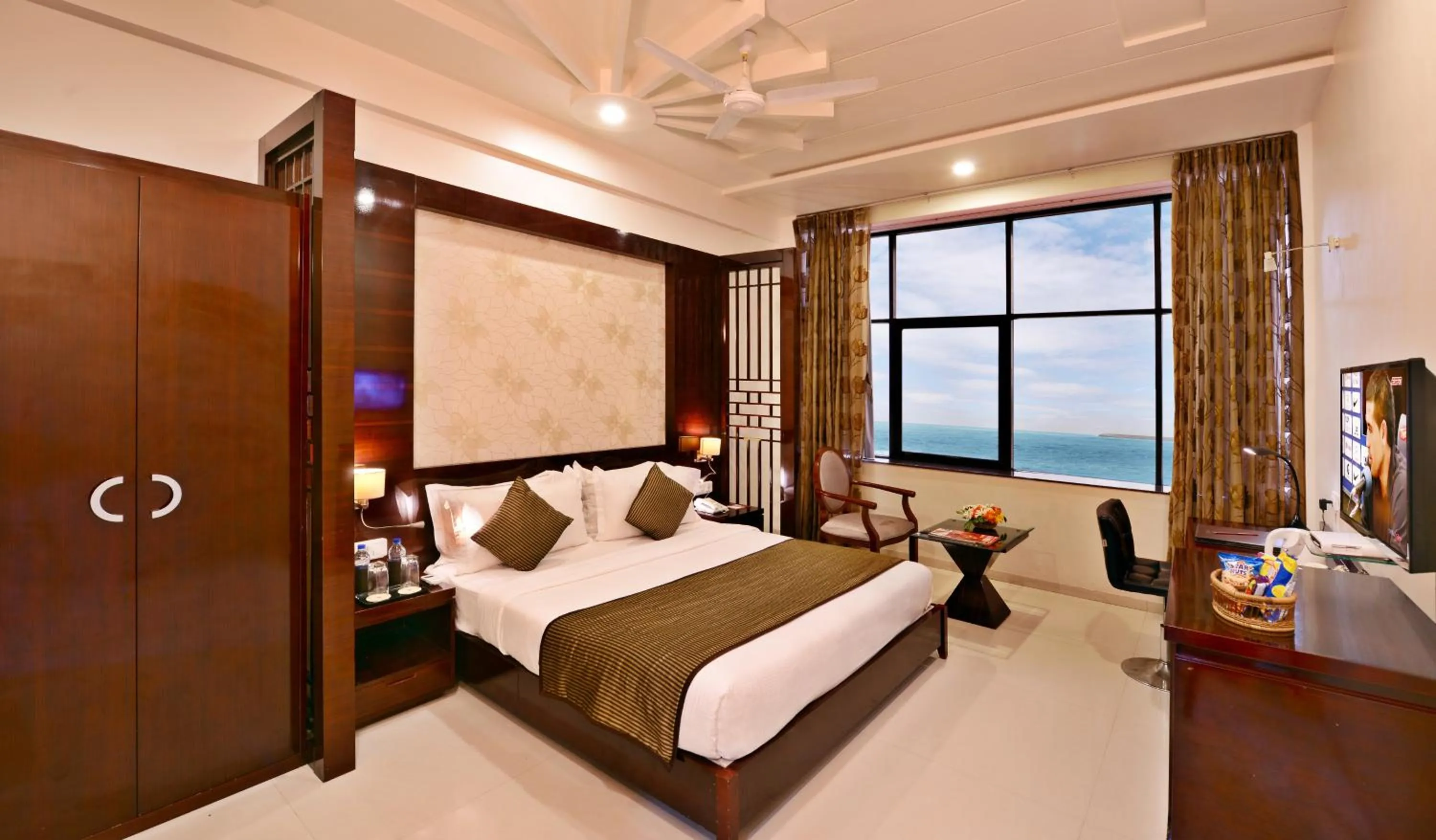 Superior King Room in Lords Inn Porbandar