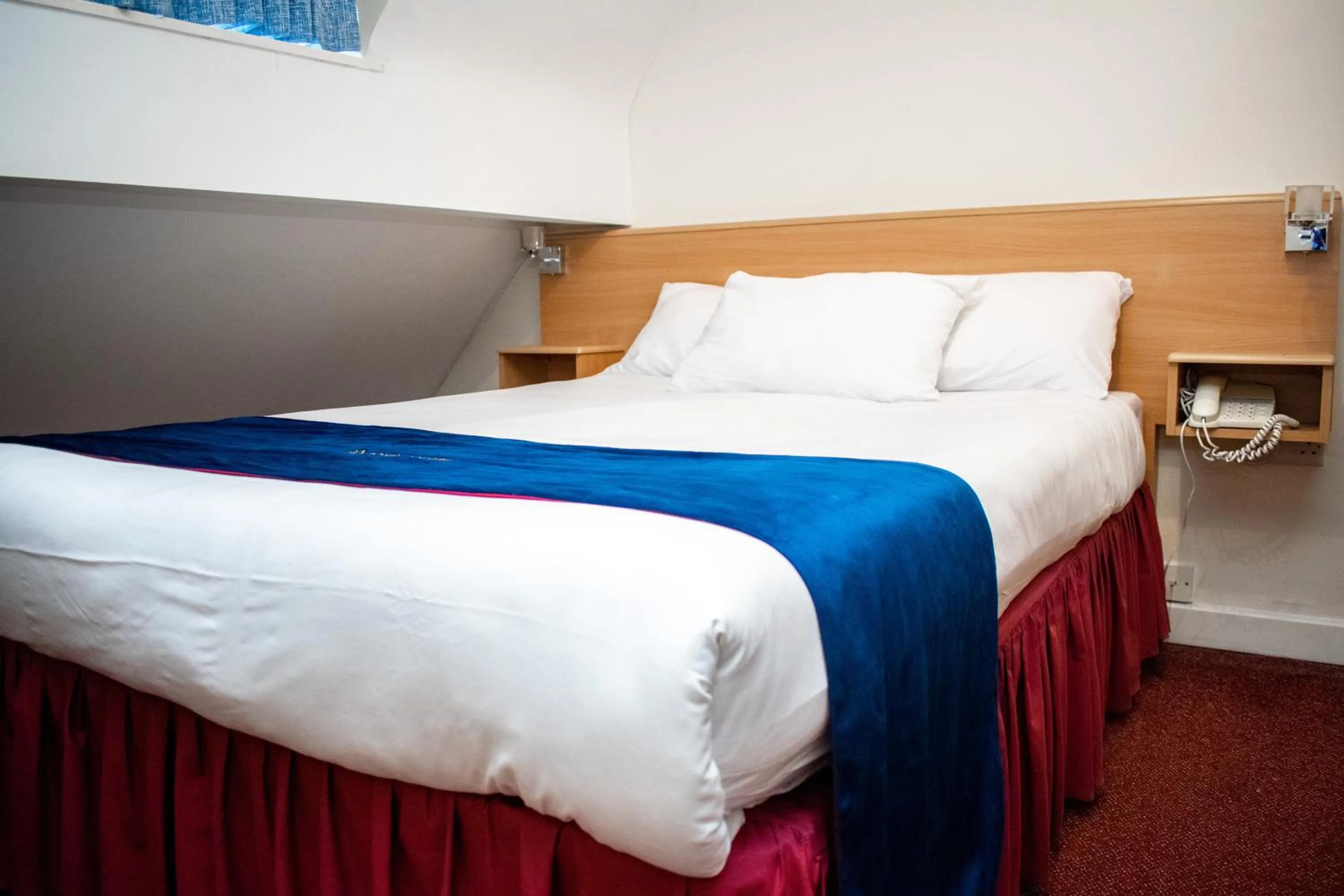 Double Room in Royal Square Hotel - NEC & Birmingham Airport