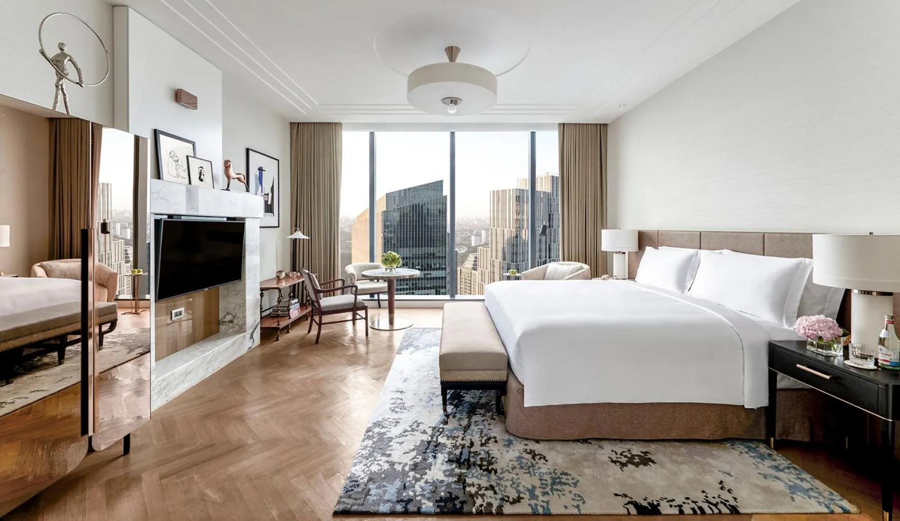 Deluxe Skyline King Room in The Langham, Jakarta