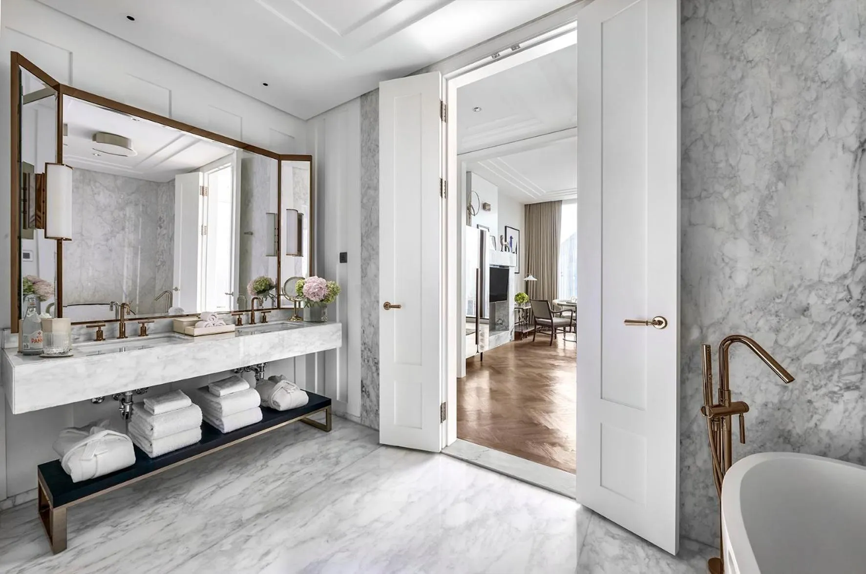 Deluxe Skyline Twin Room in The Langham, Jakarta