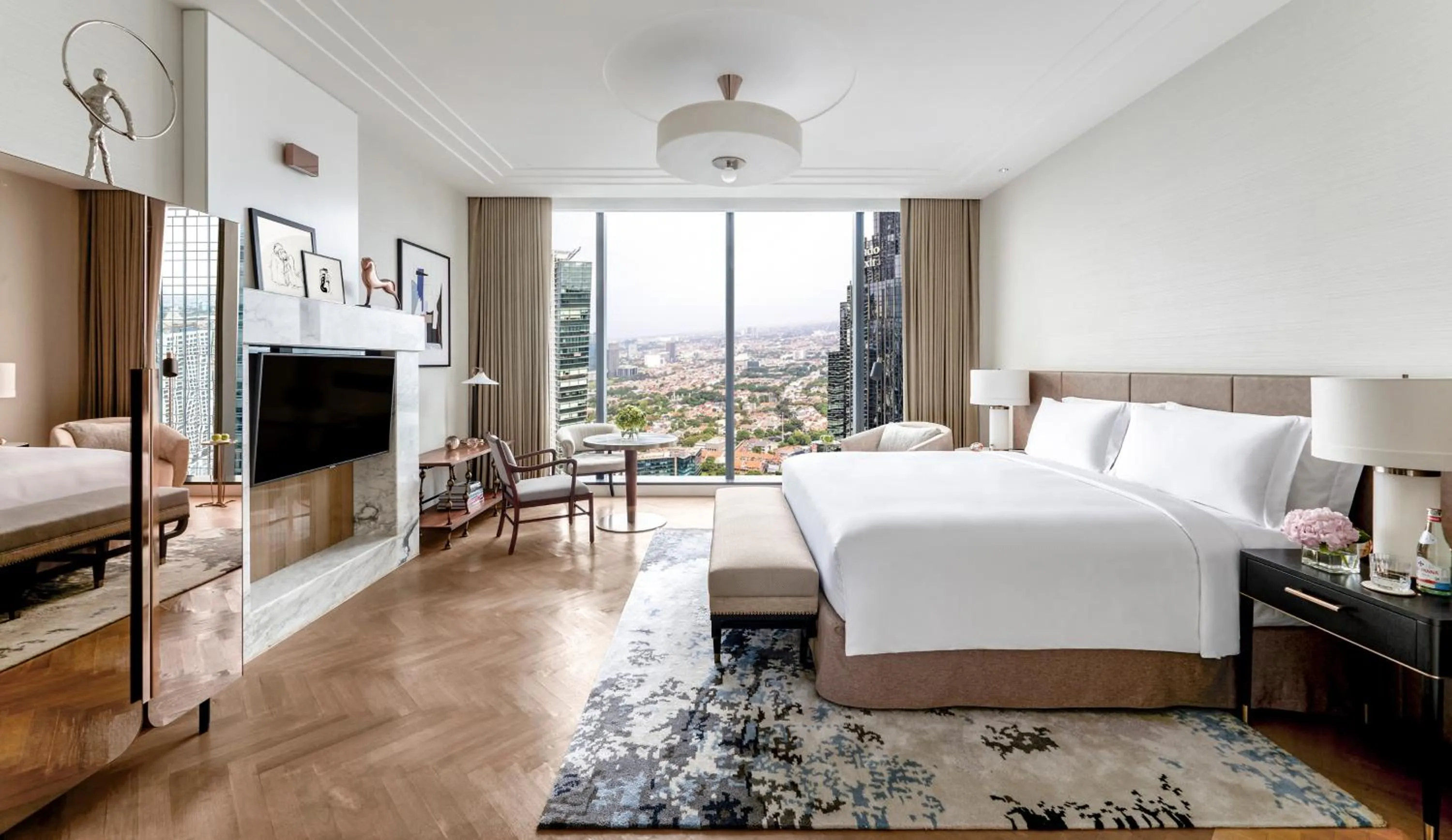 Deluxe Cityscape King Room in The Langham, Jakarta