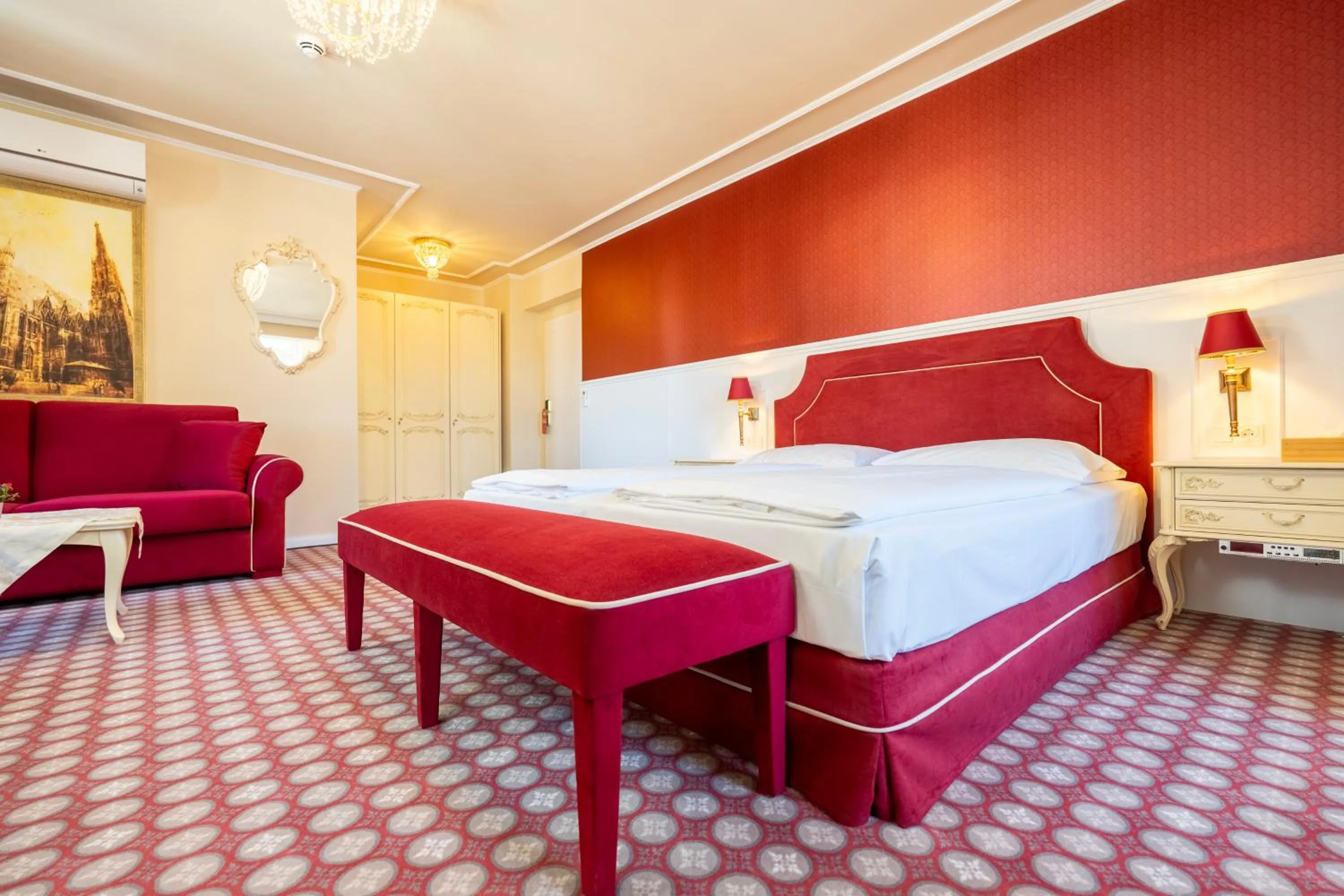 Deluxe Suite in Aviano Boutique Hotel