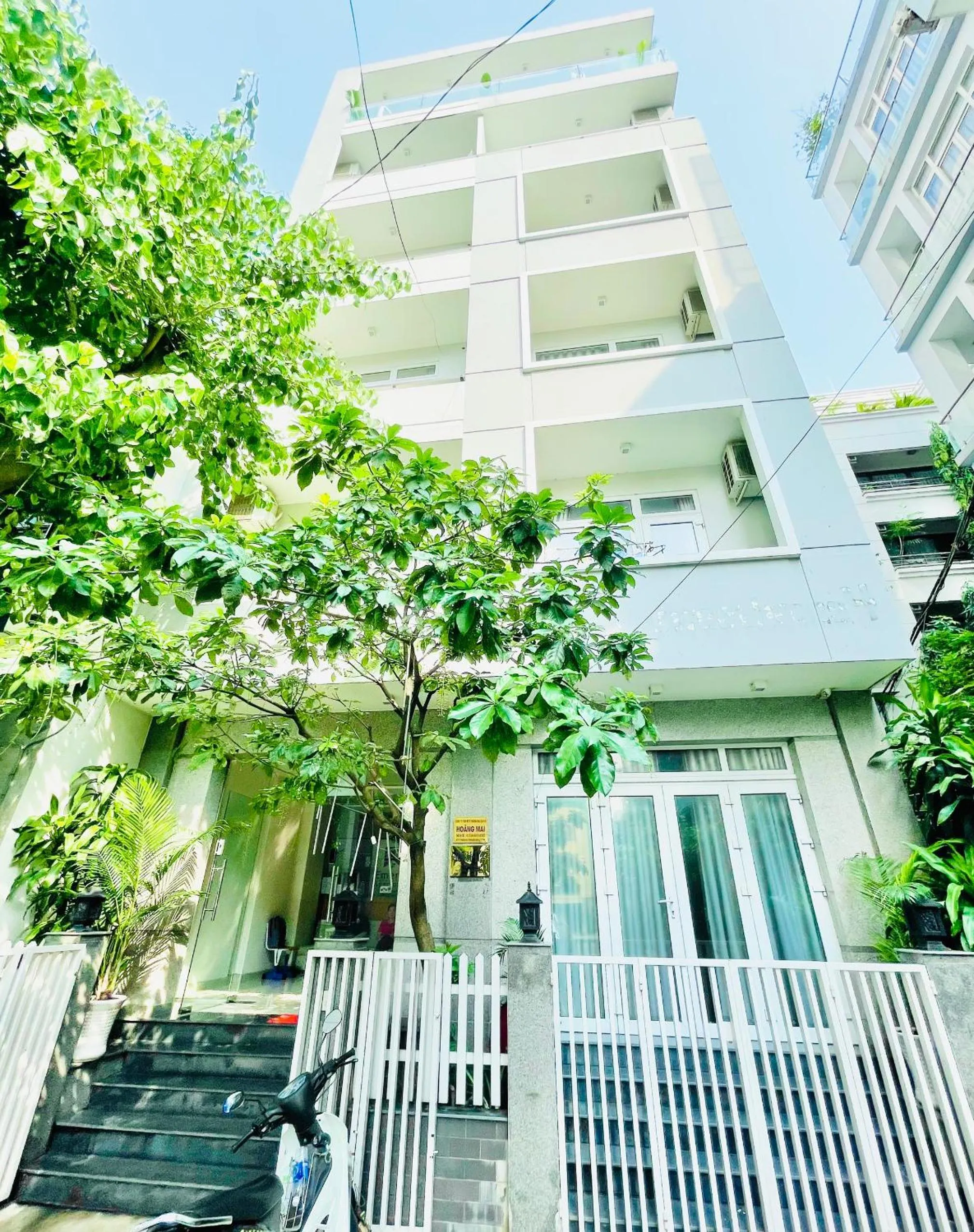 Studio Apartment with Queen Bed in EMERALD APARTMENTS