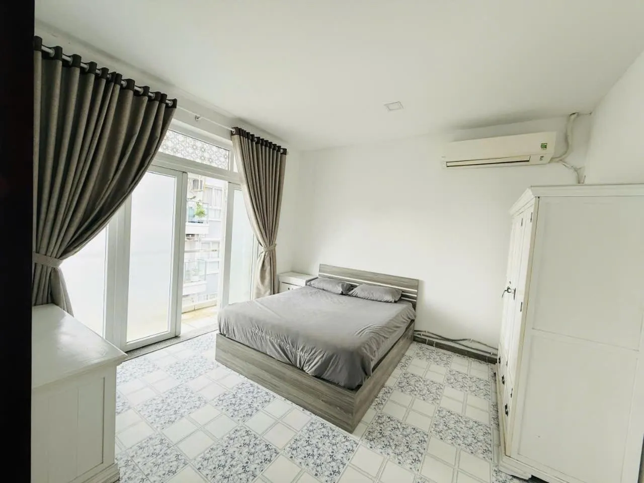 Family Room in EMERALD APARTMENTS