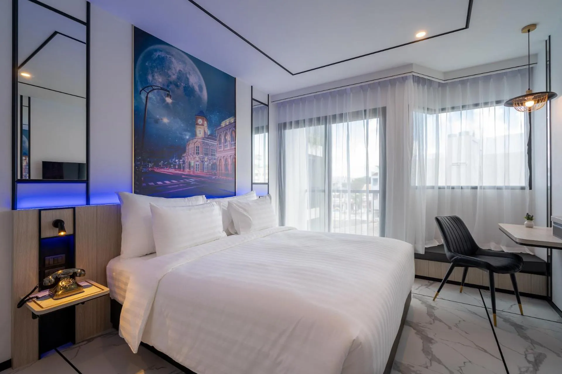 Deluxe King Room in Ratri Hotel Phuket Old Town