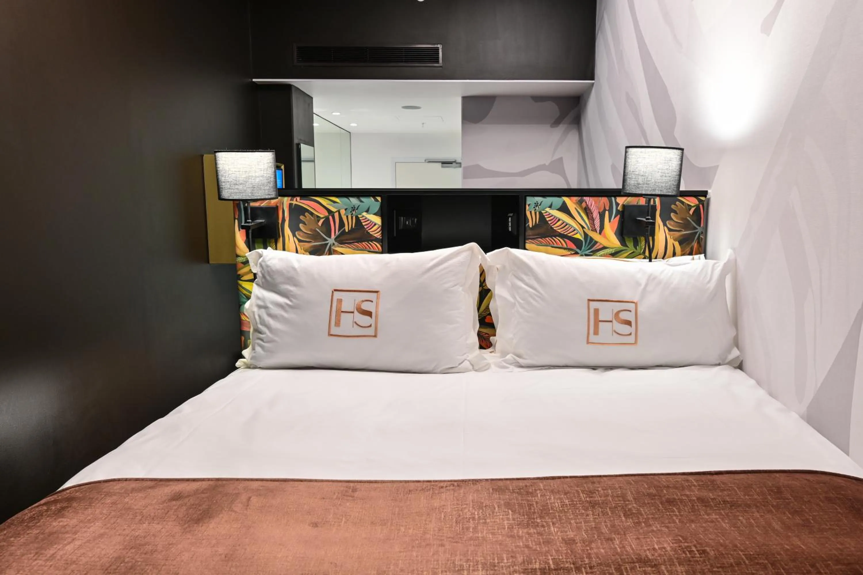 Standard Queen Room in Hotel Sky Cape Town