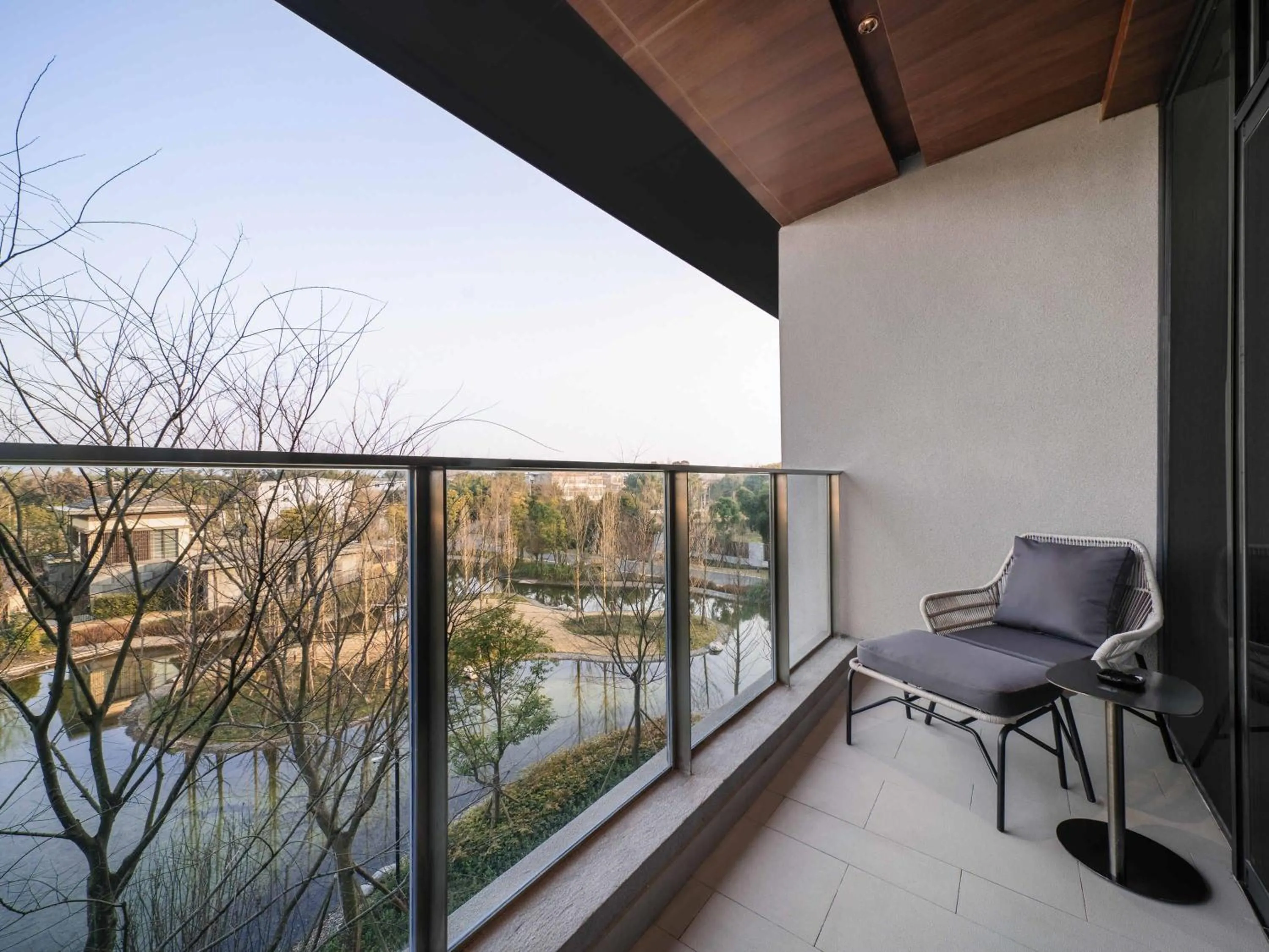 Deluxe King Room with Garden View in Ocean Spring Resort Chengdu - MGallery Collection