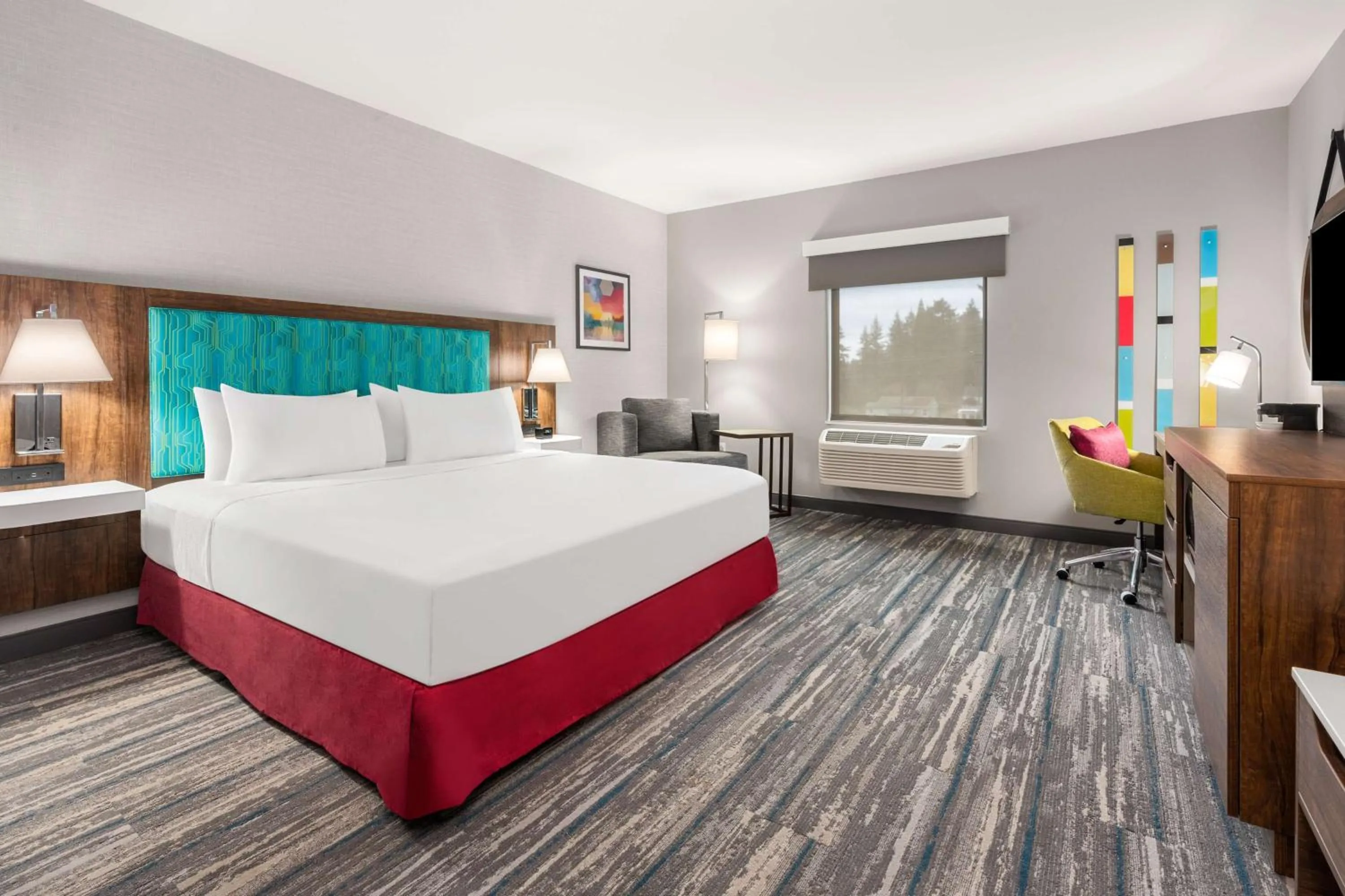 King Room with Roll-In Shower - Mobility and Hearing Access/Non-Smoking in Hampton Inn & Suites Tigard