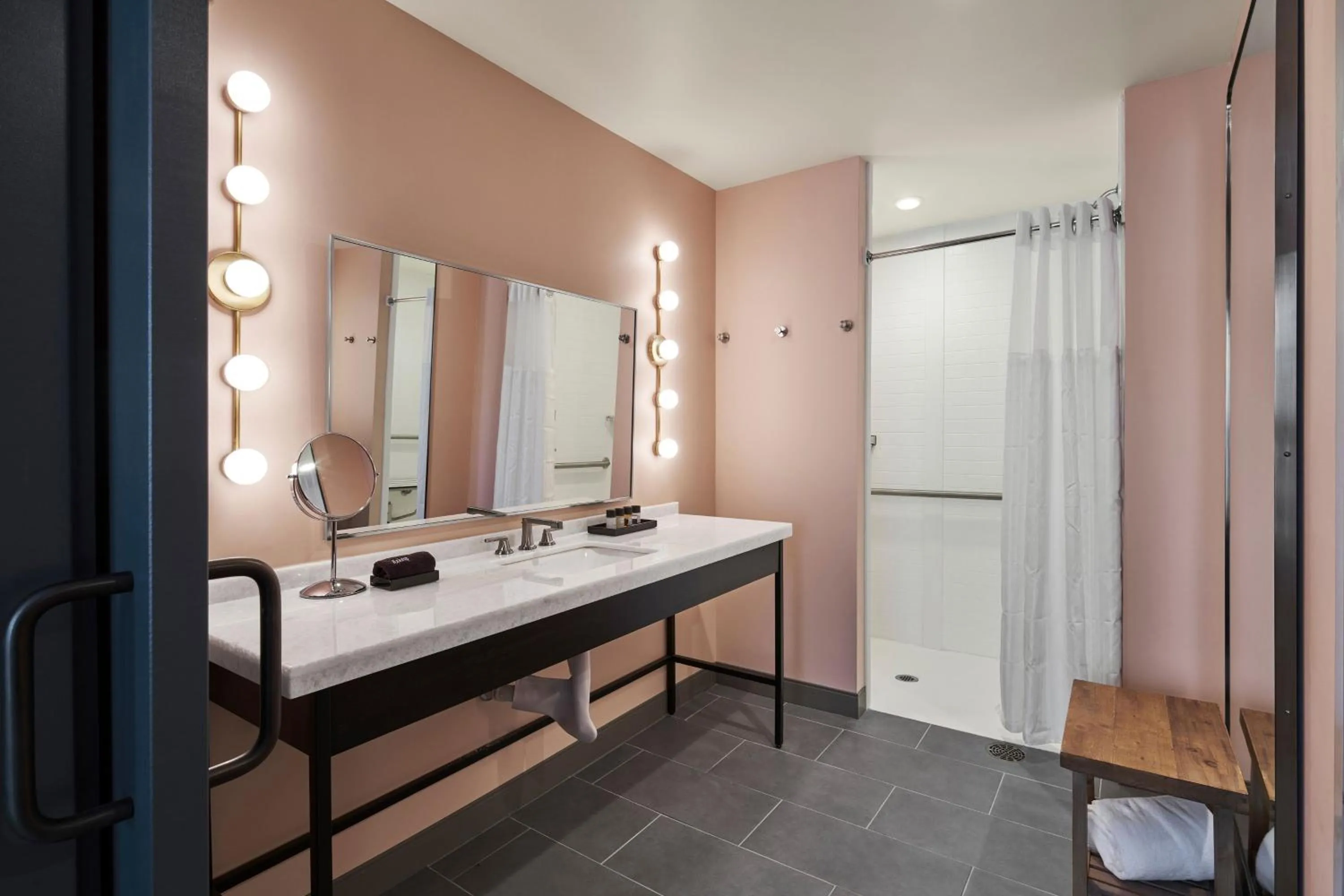 Junior Suite with 1 King, Alternate bed: sofa bed in The Memphian, a Tribute Portfolio Hotel