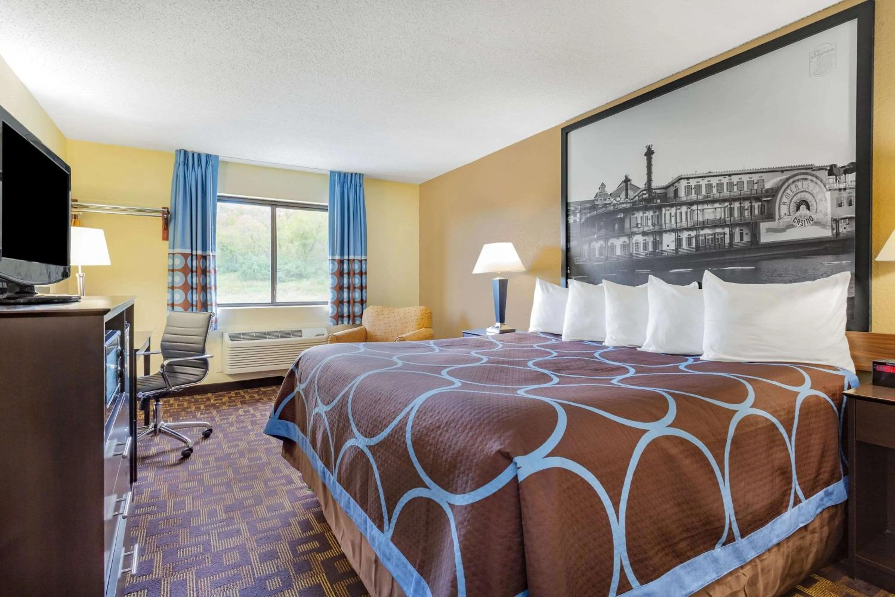 King Studio Suite - Non-Smoking in Super 8 by Wyndham Decorah