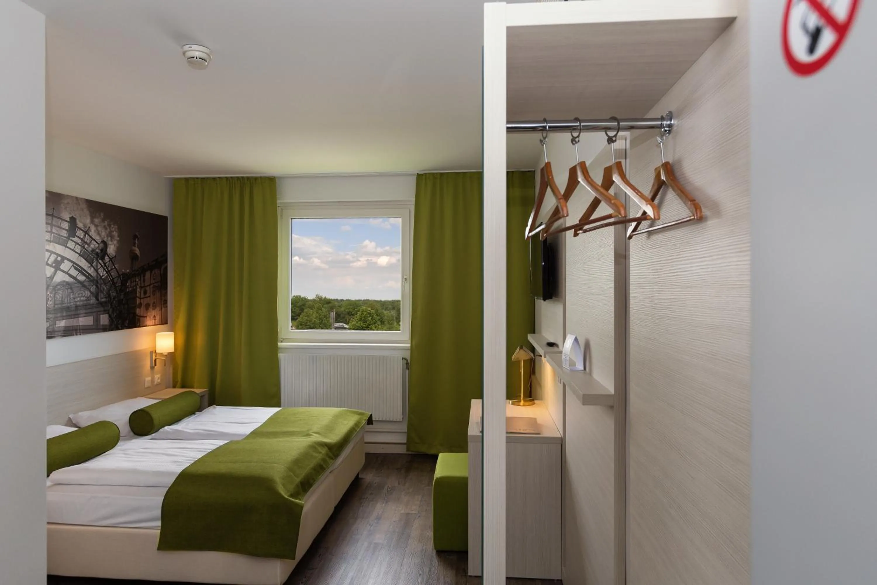 Twin Room in LifeHotel Vienna Airport