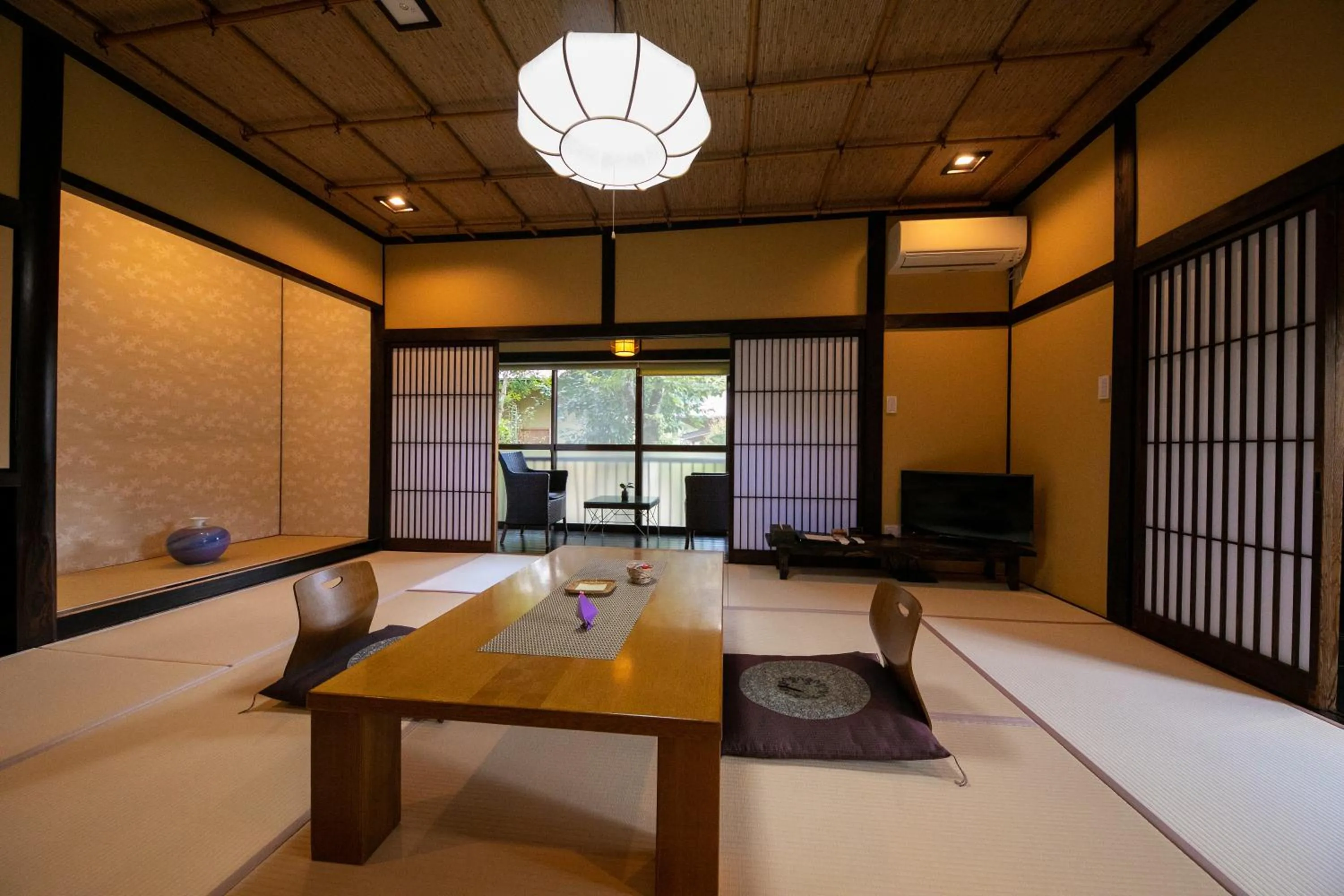Deluxe Room with Bed Room with large Open-Air Bath and Indoor Bath in Yufuin Hoteiya
