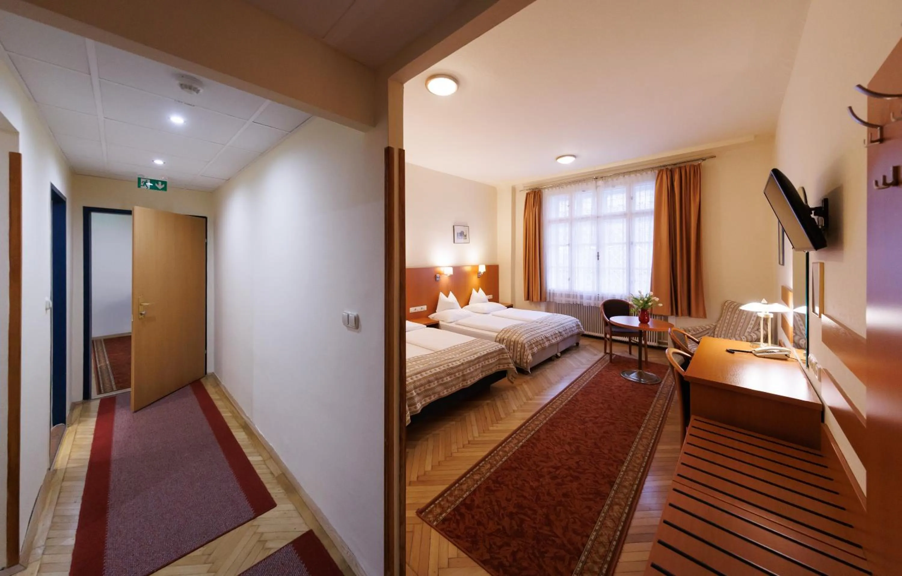 Family Room in Continental Hotel-Pension