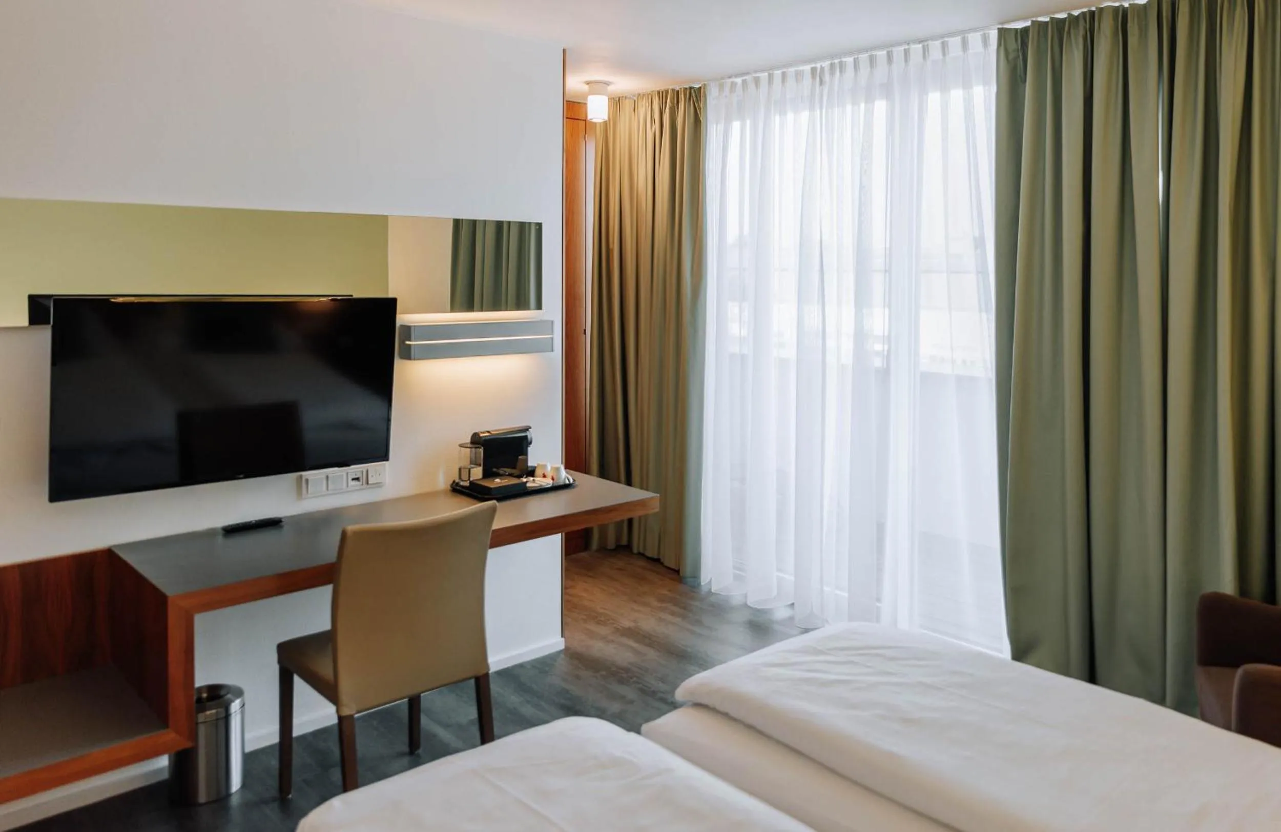 Business Double Room with Terrace - single occupancy in HEINhotel vienna airport