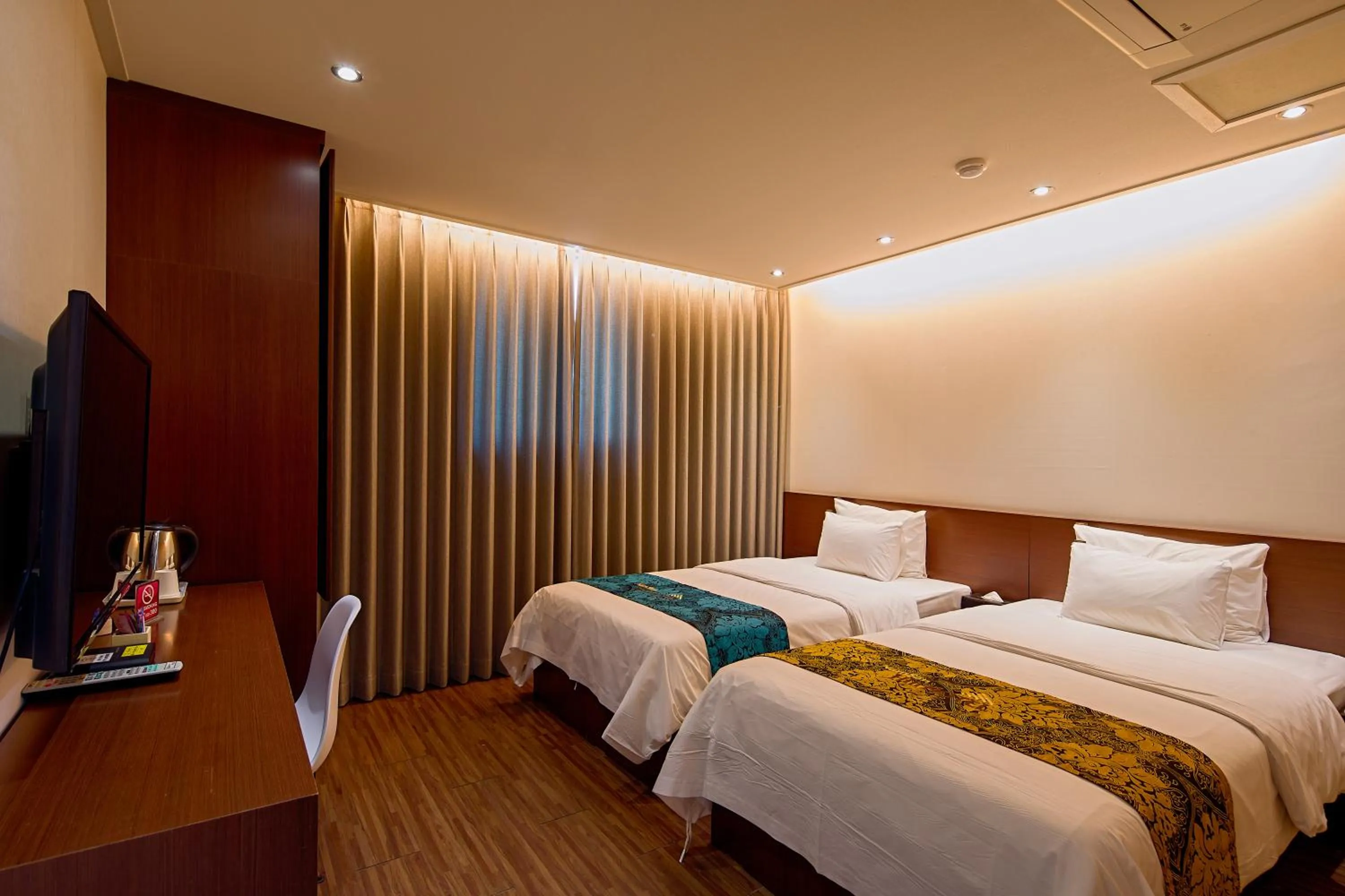 Standard Twin Room in Namsan Hill Hotel