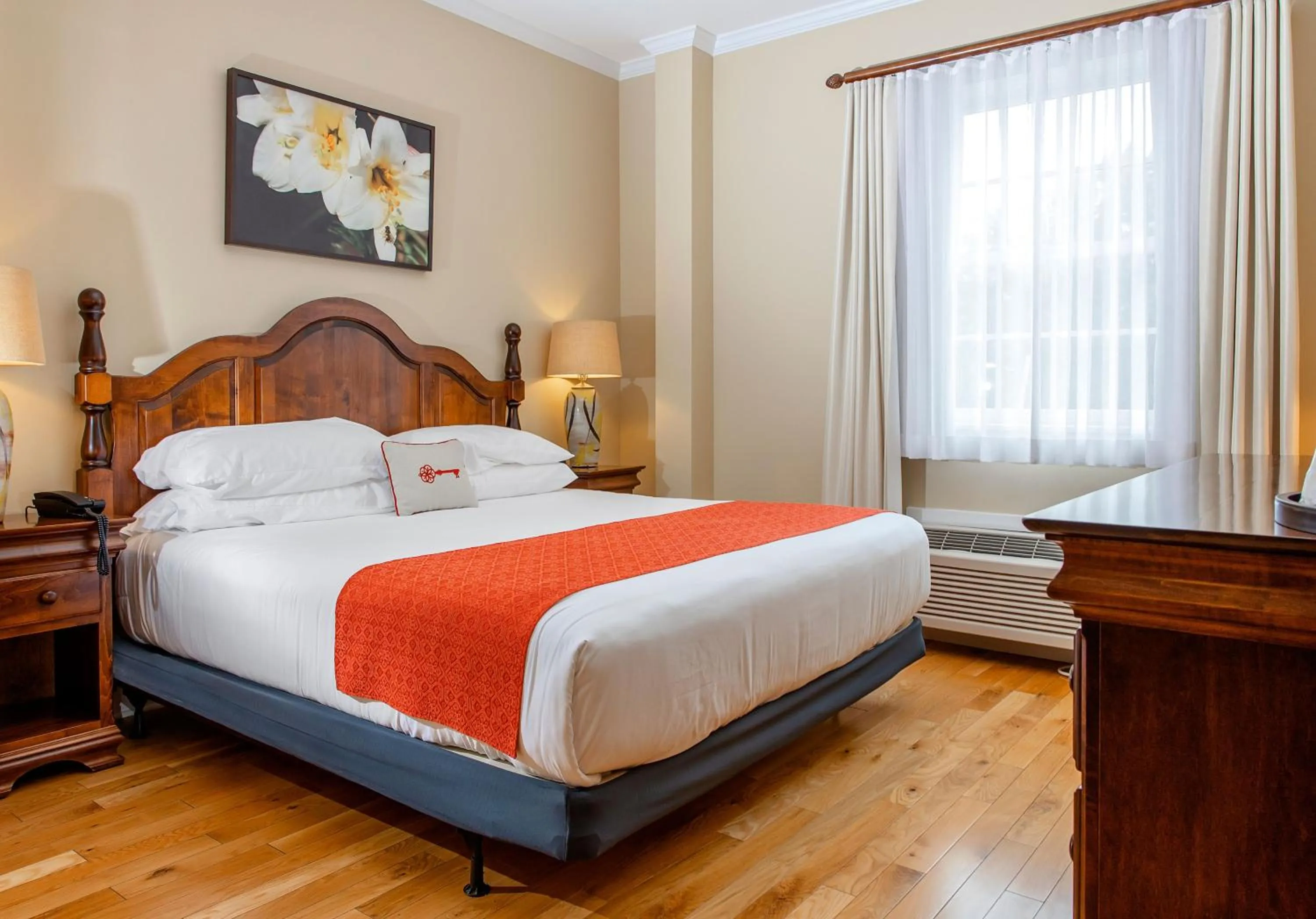 Standard King Room in Mills Park Hotel