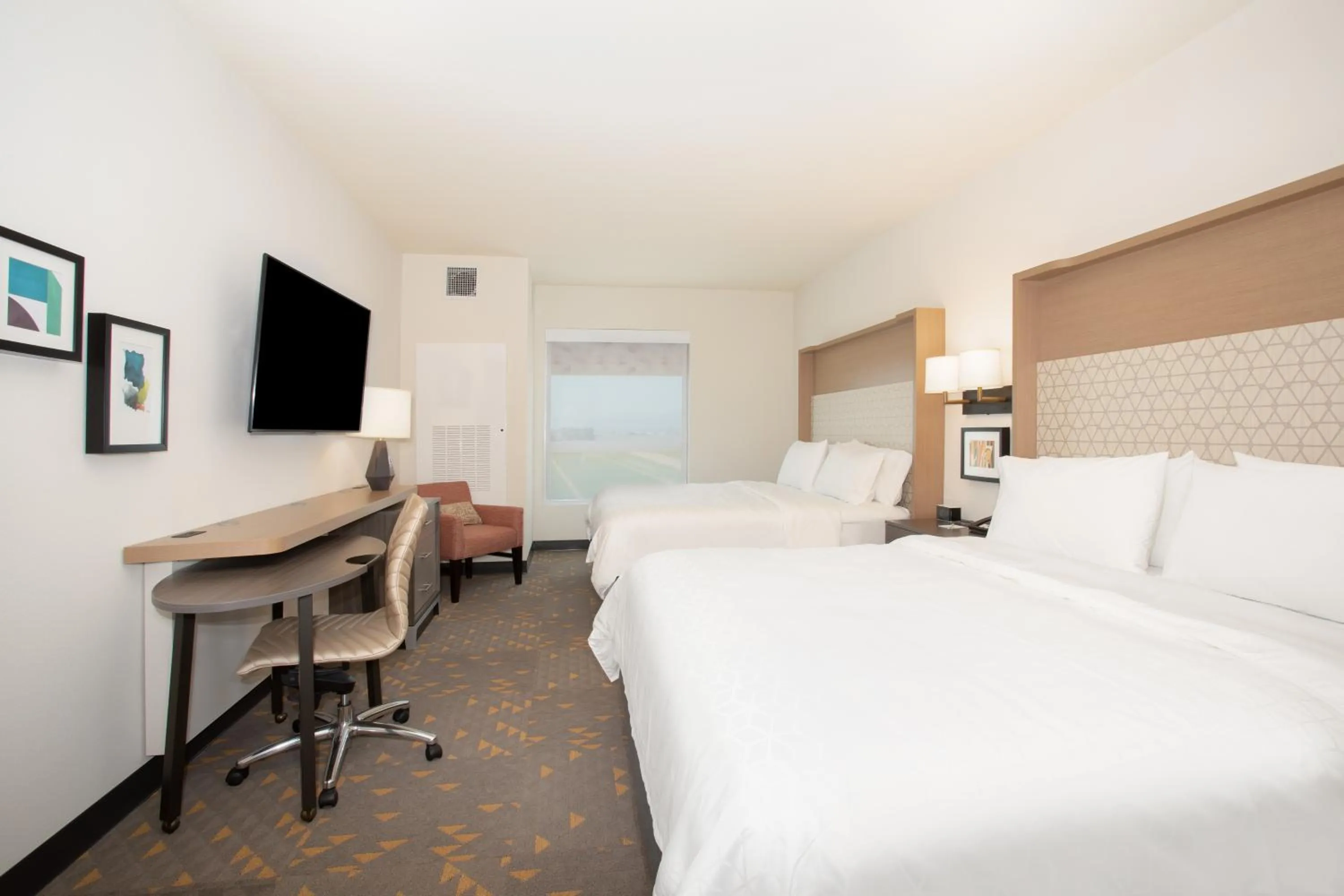 Twin Room - Disability Access with Bath Tub in Holiday Inn Glendale - Stadium & Ent Dist by IHG